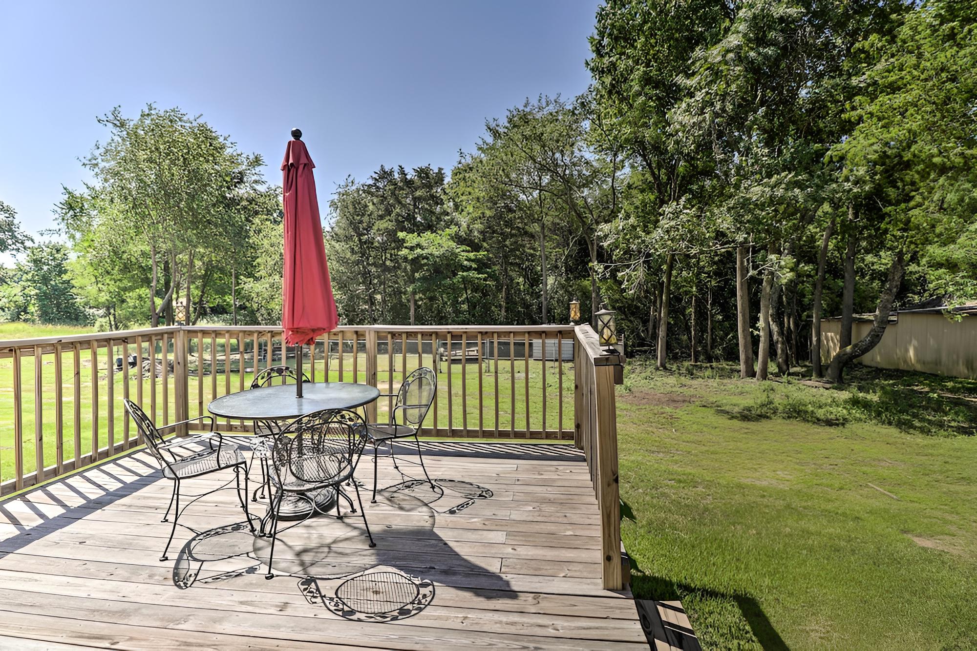 Greers Ferry Condo w/ Easy Access to Lake!