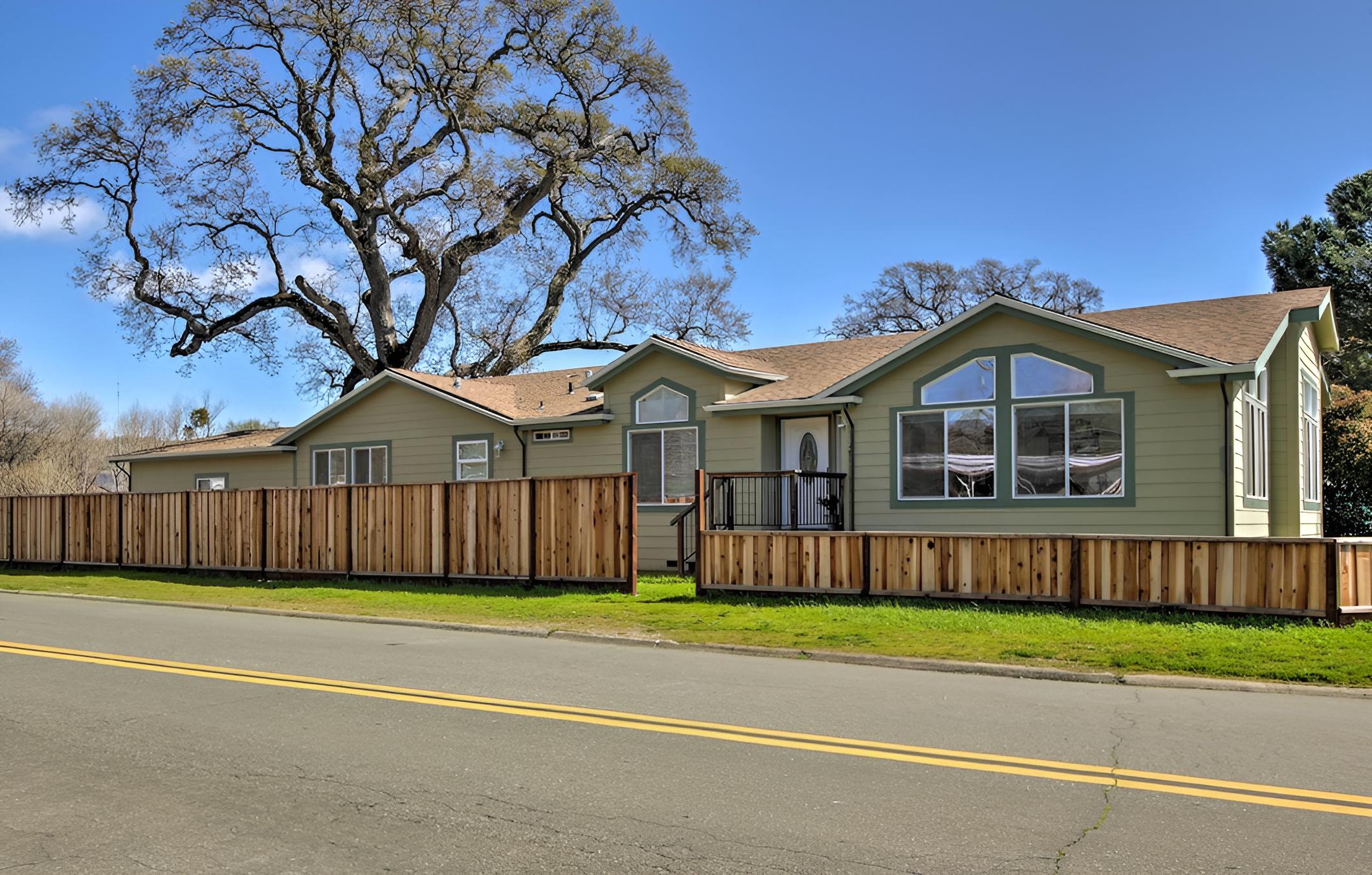 Clearlake Oaks Home w/ Game Room, Dock & Deck