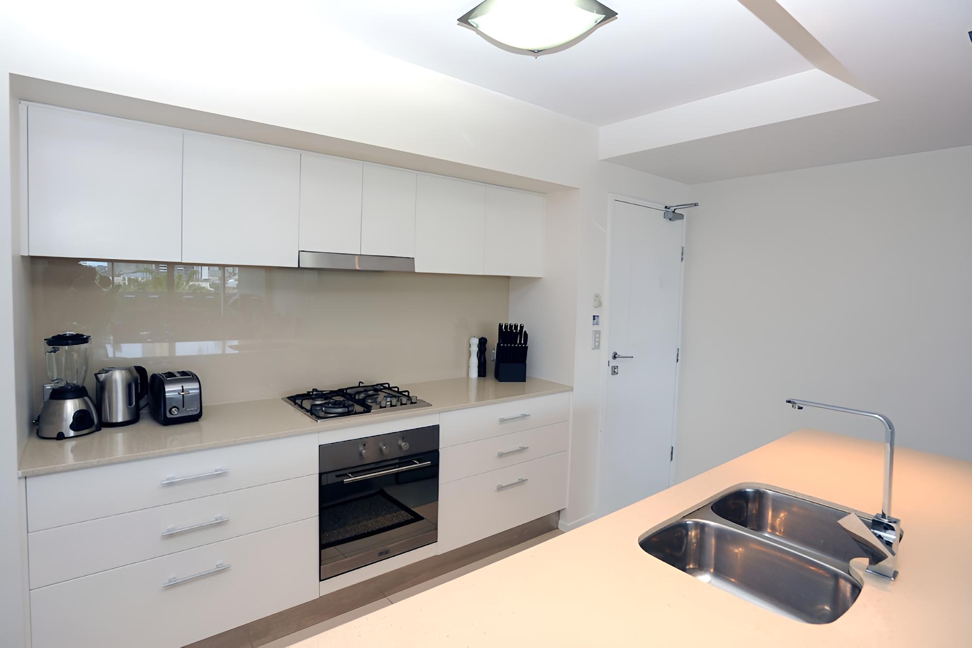 Surfers Paradise Suite with Pool and Spa