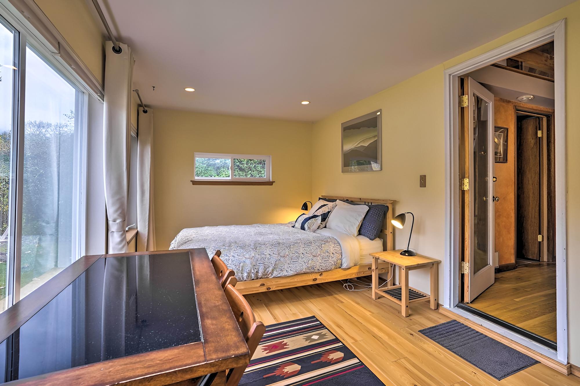 Riverfront Gold Bar Cabin w/ Hot Tub & Mtn Views!