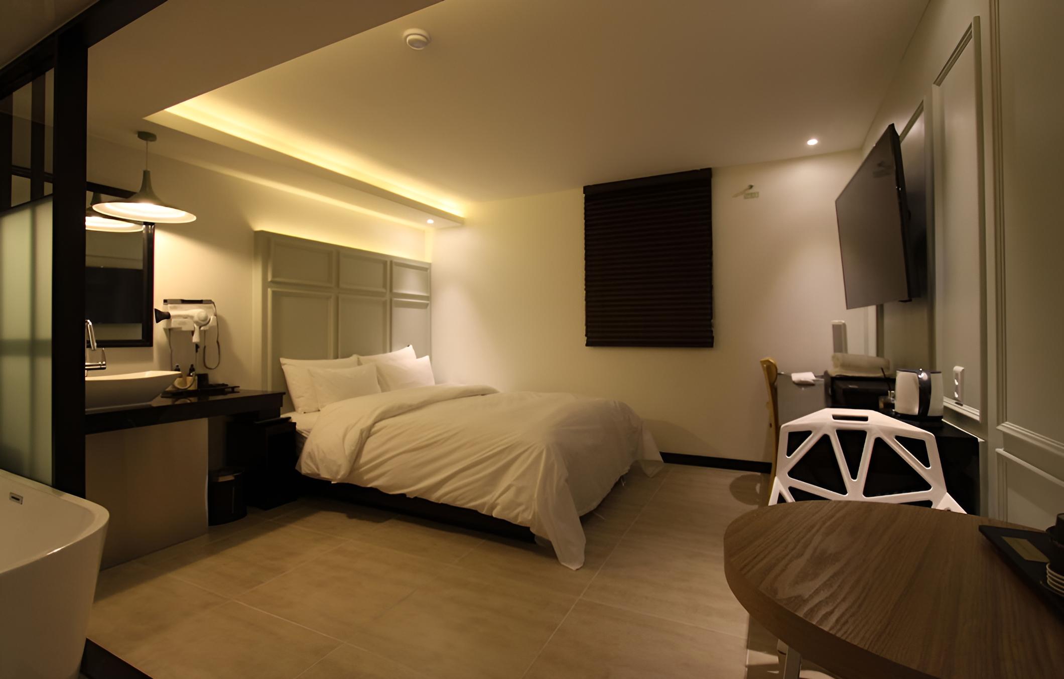 Yeoksam Premier Hotel XYM