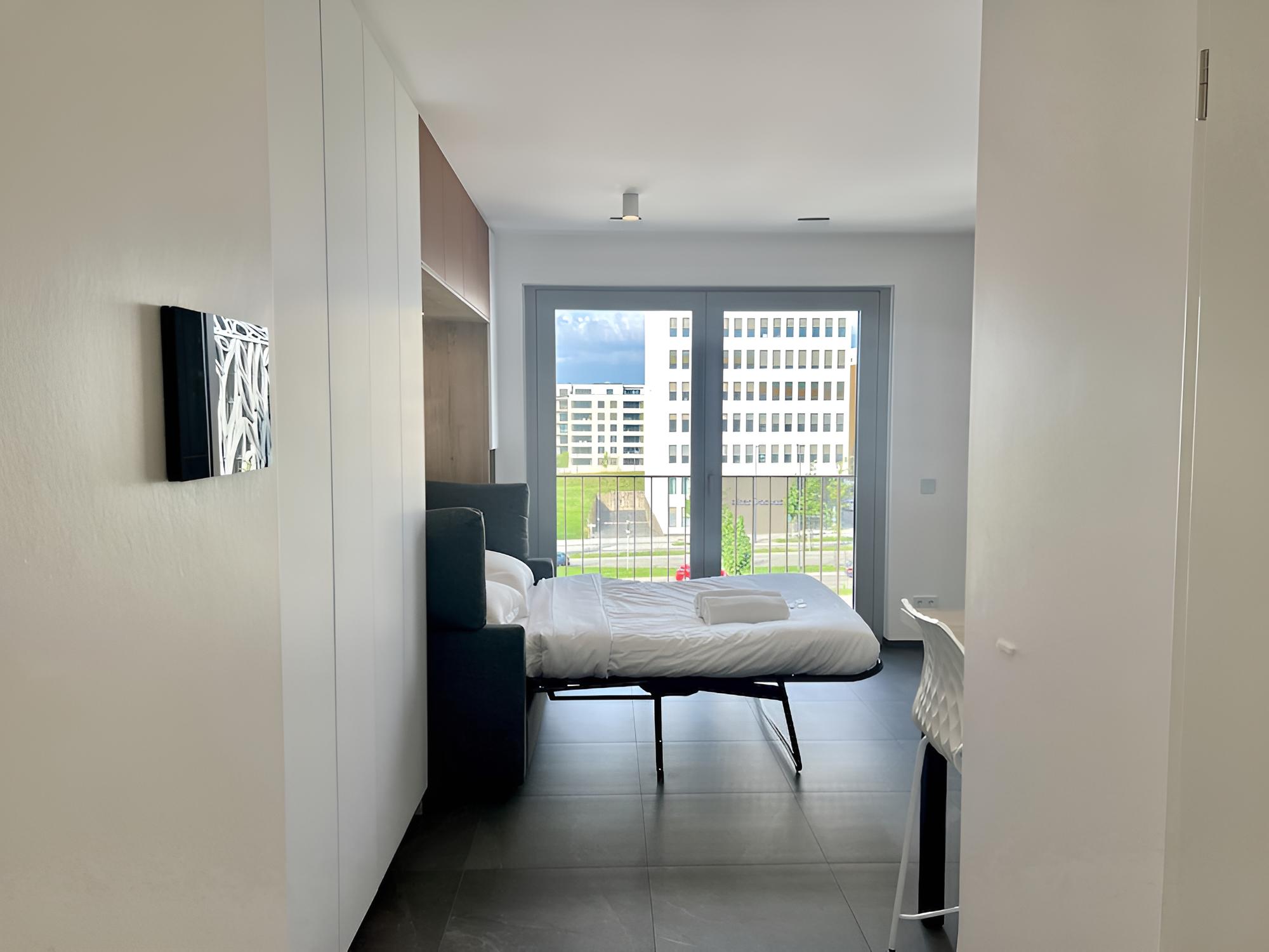 Spacious Studio inVibrant GasperichID197