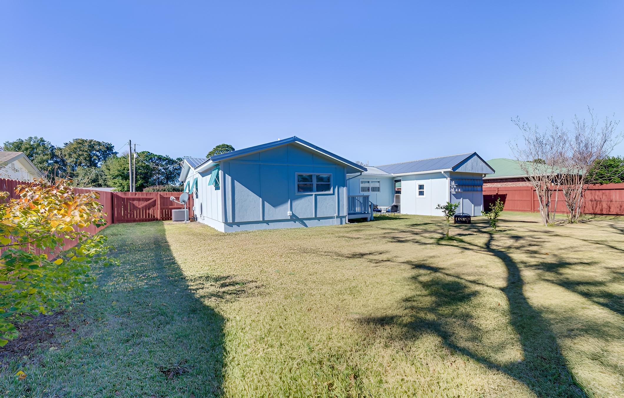 Fort Walton Beach Home ~ 1 Mi to Santa Rosa Sound!