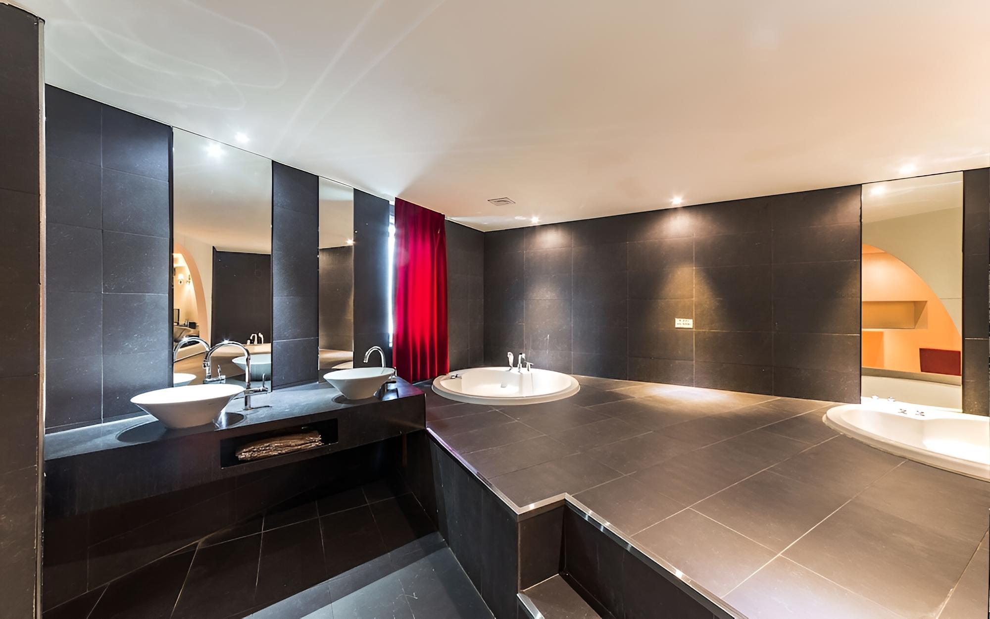 Hanam Lucy Hotel