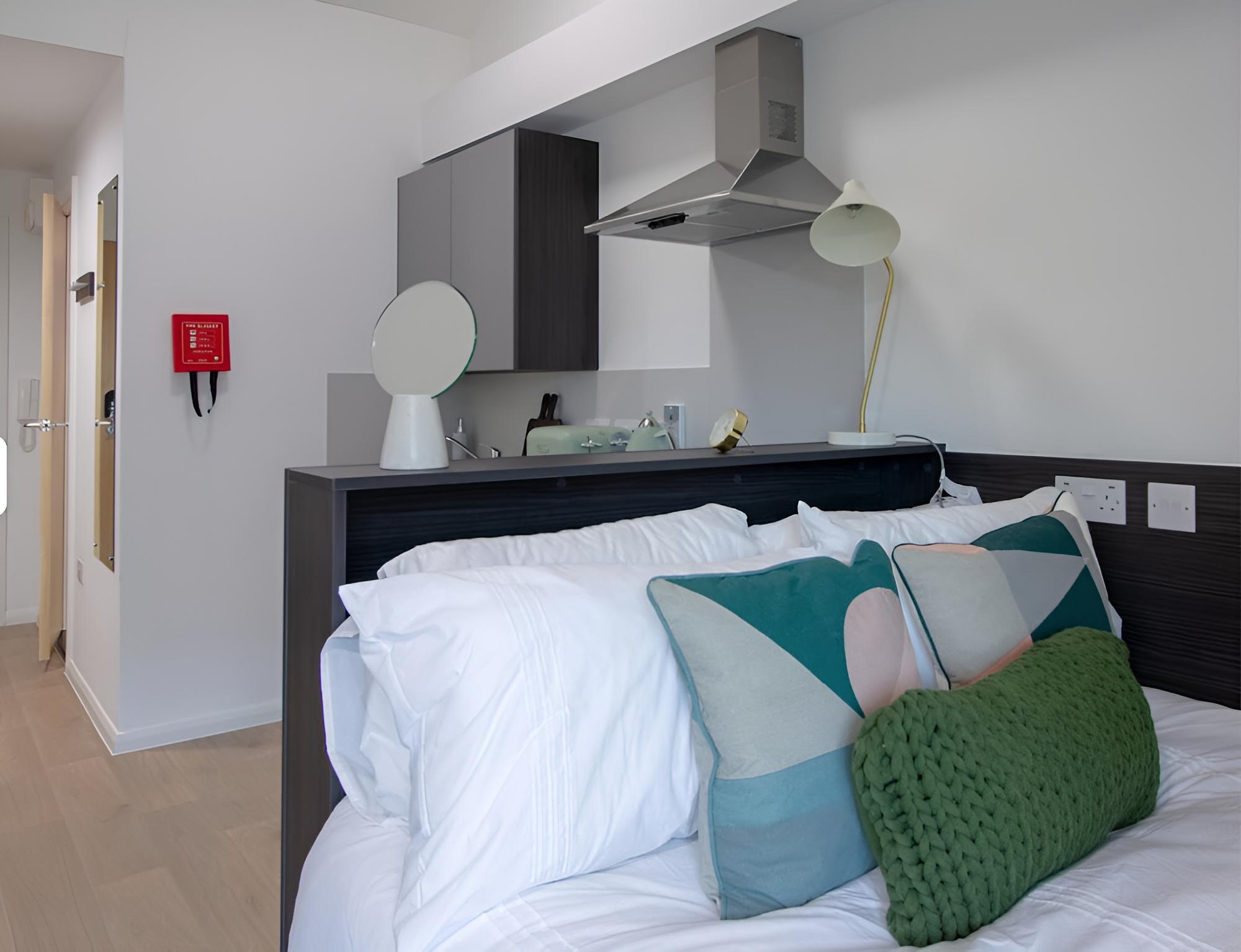 Trendy Studios for Students Only - BATH
