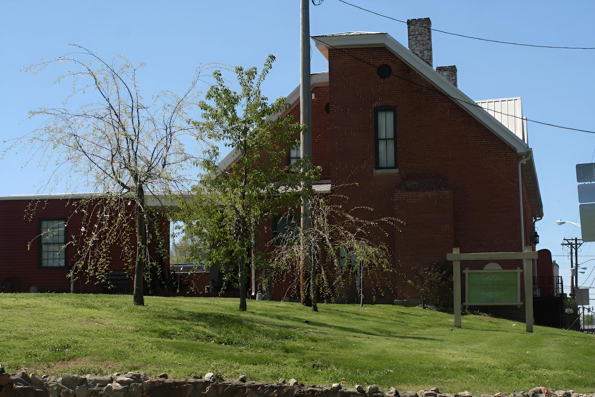 Main Street Bed & Breakfast Established in 1810 view 3
