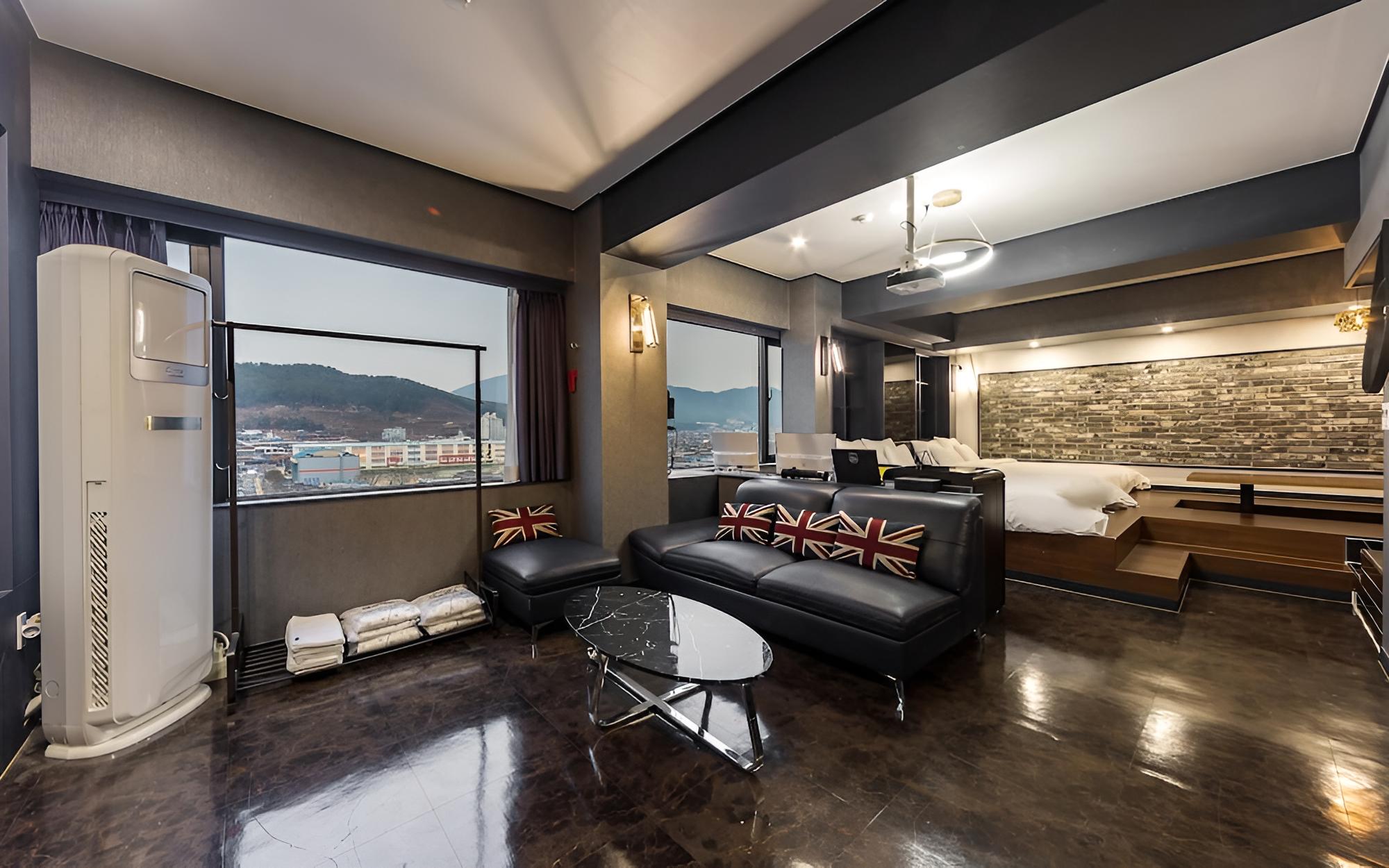 Changwon Bongok-dong Fine Avenue Hotel