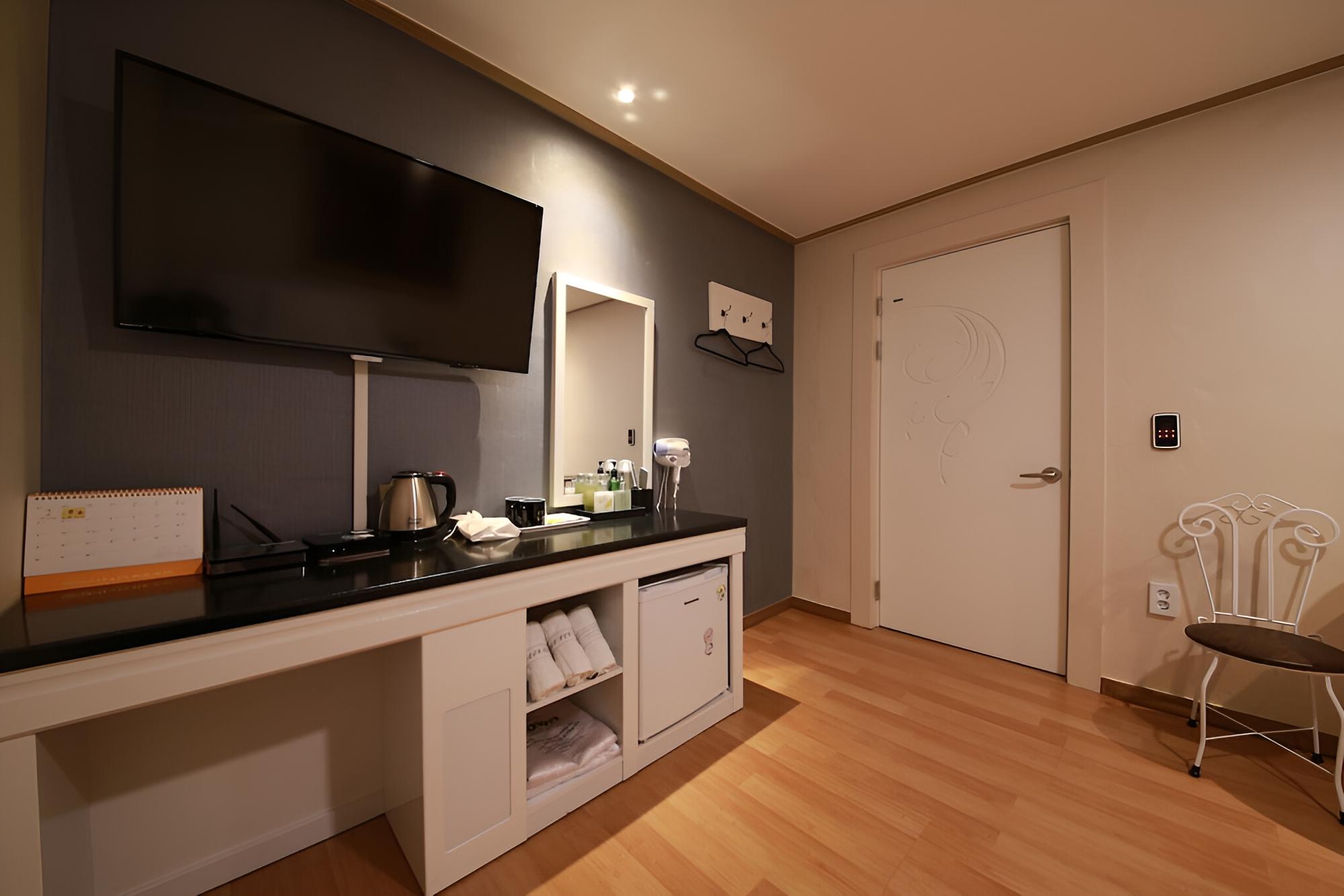 Photo 6