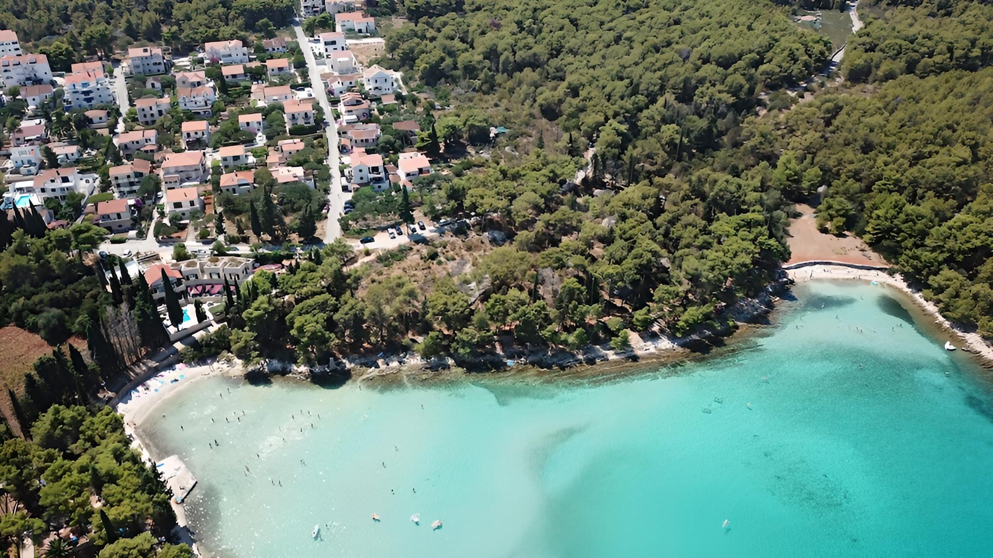 Leana - Great Location and Close to Beach - A1