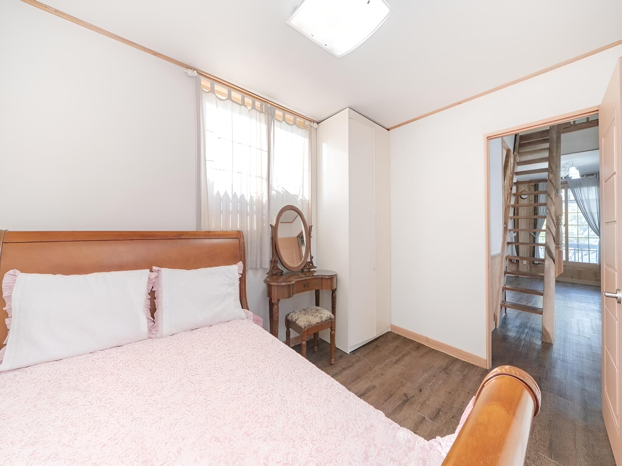 Taean Seip Clover Pension