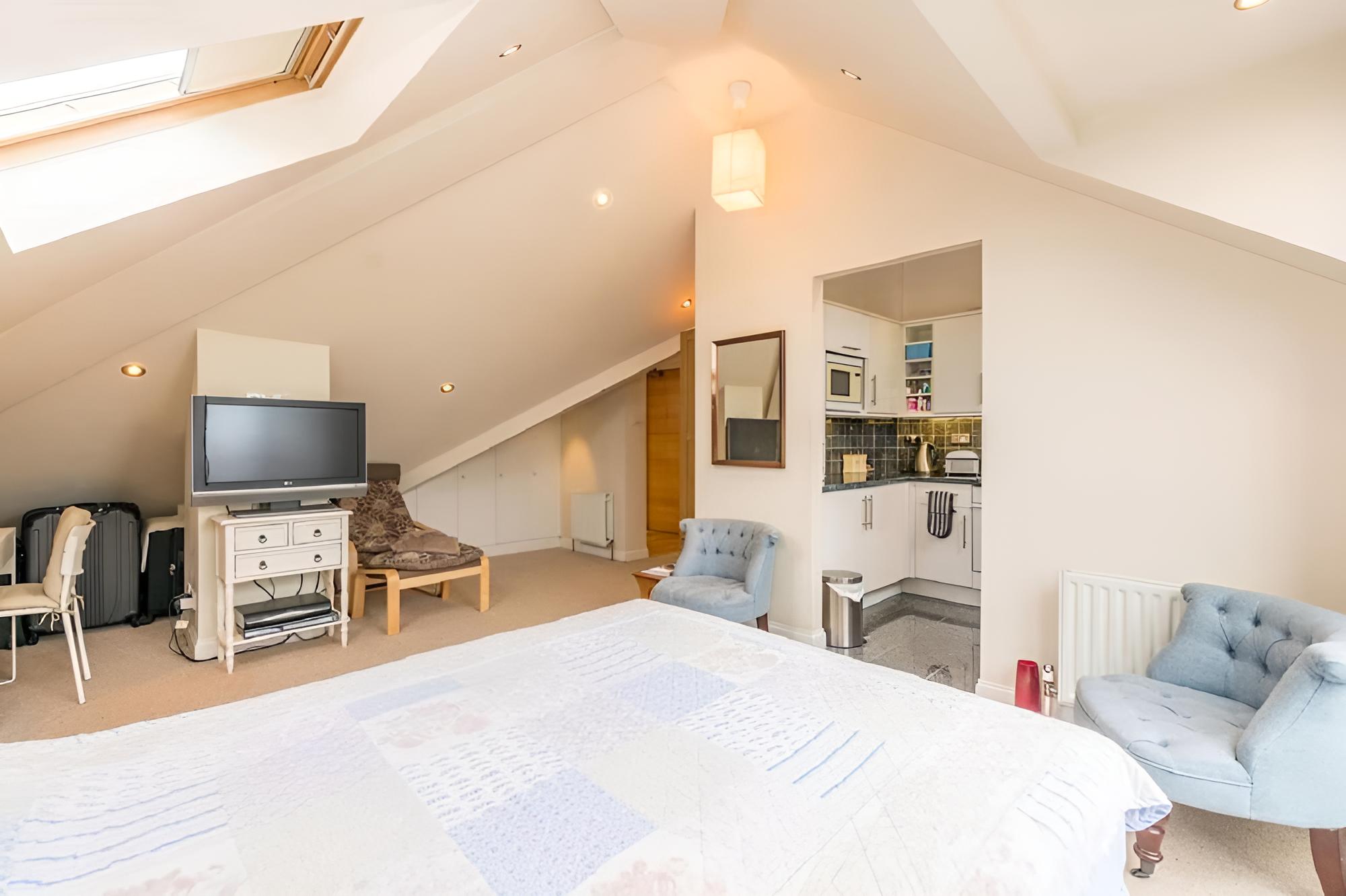 Adorable Studio in Maida Hill