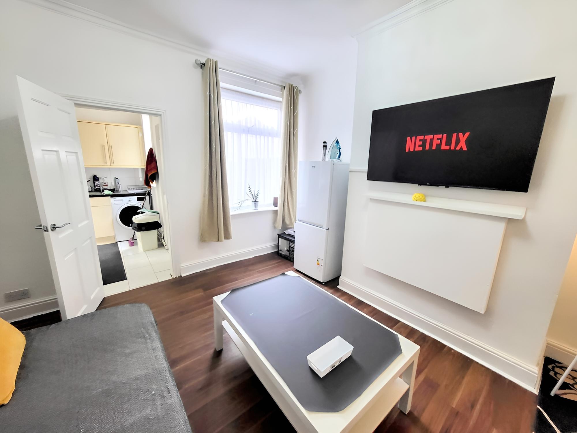 Comfortable House near Etihad Stadium
