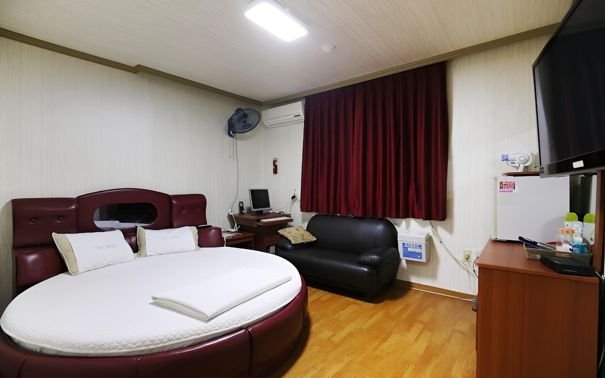 Yesan Grand Motel — 9