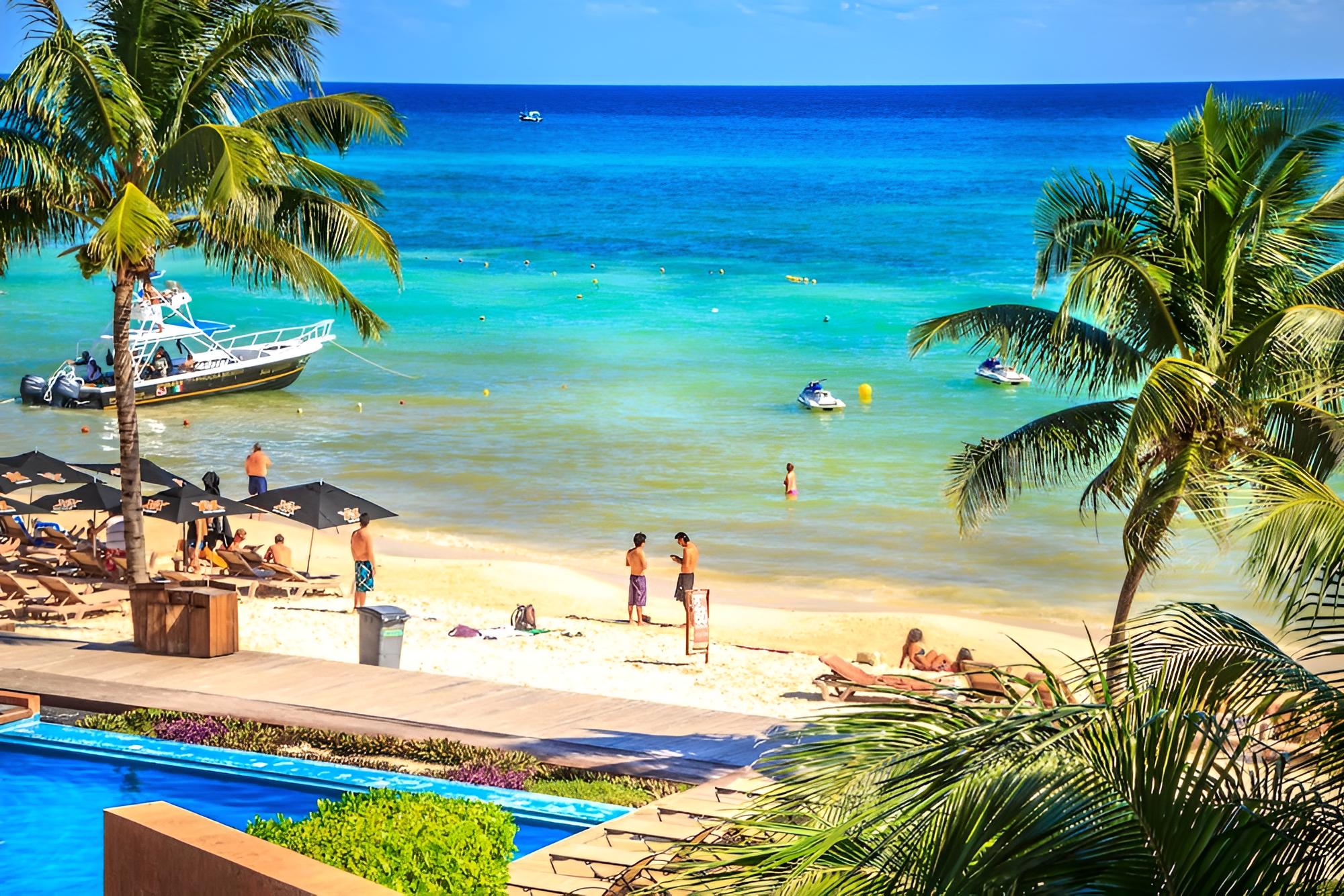 El Faro Oceanfront by Bric