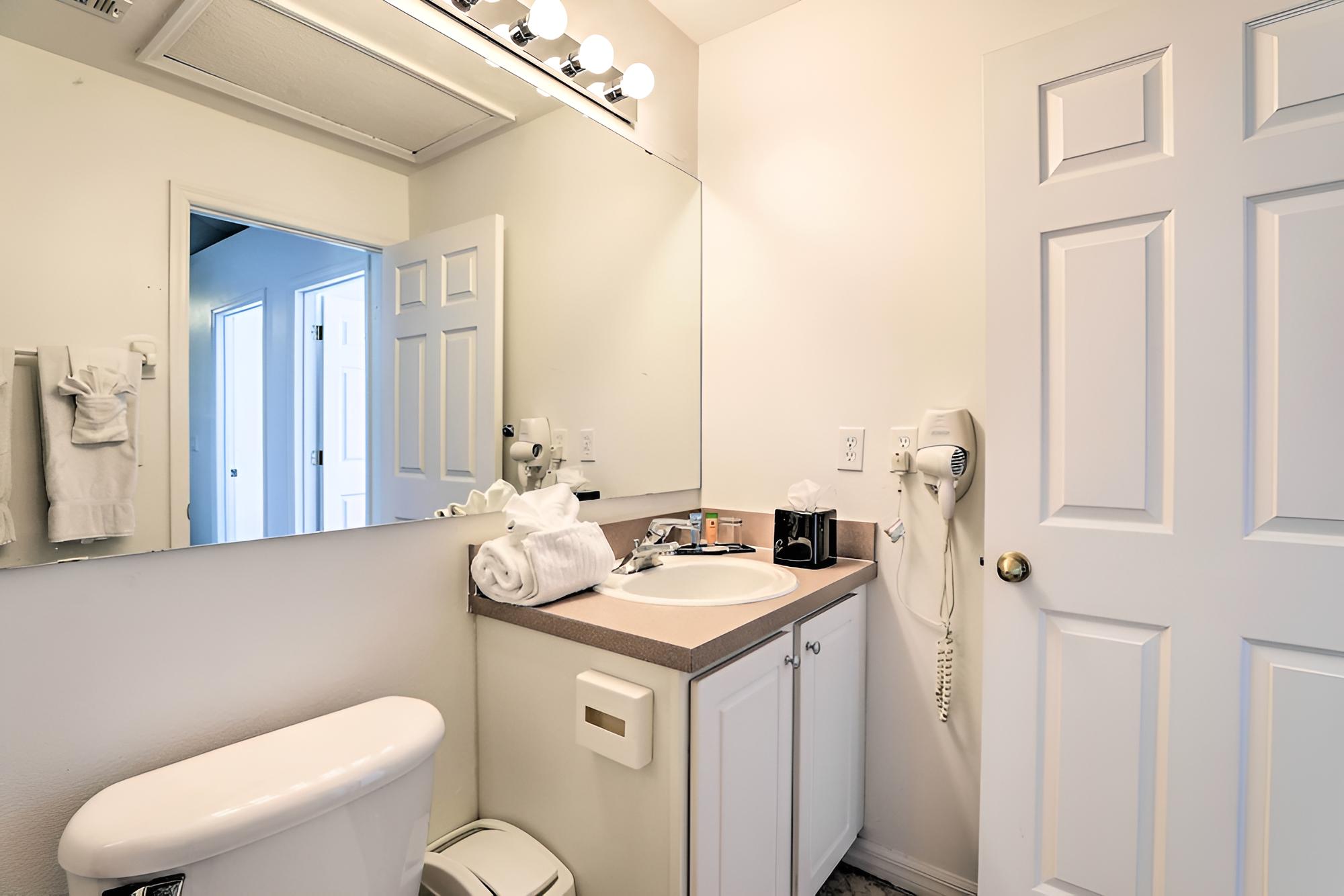 Kissimmee Townhome w/ Balcony, 7 Miles to Disney!