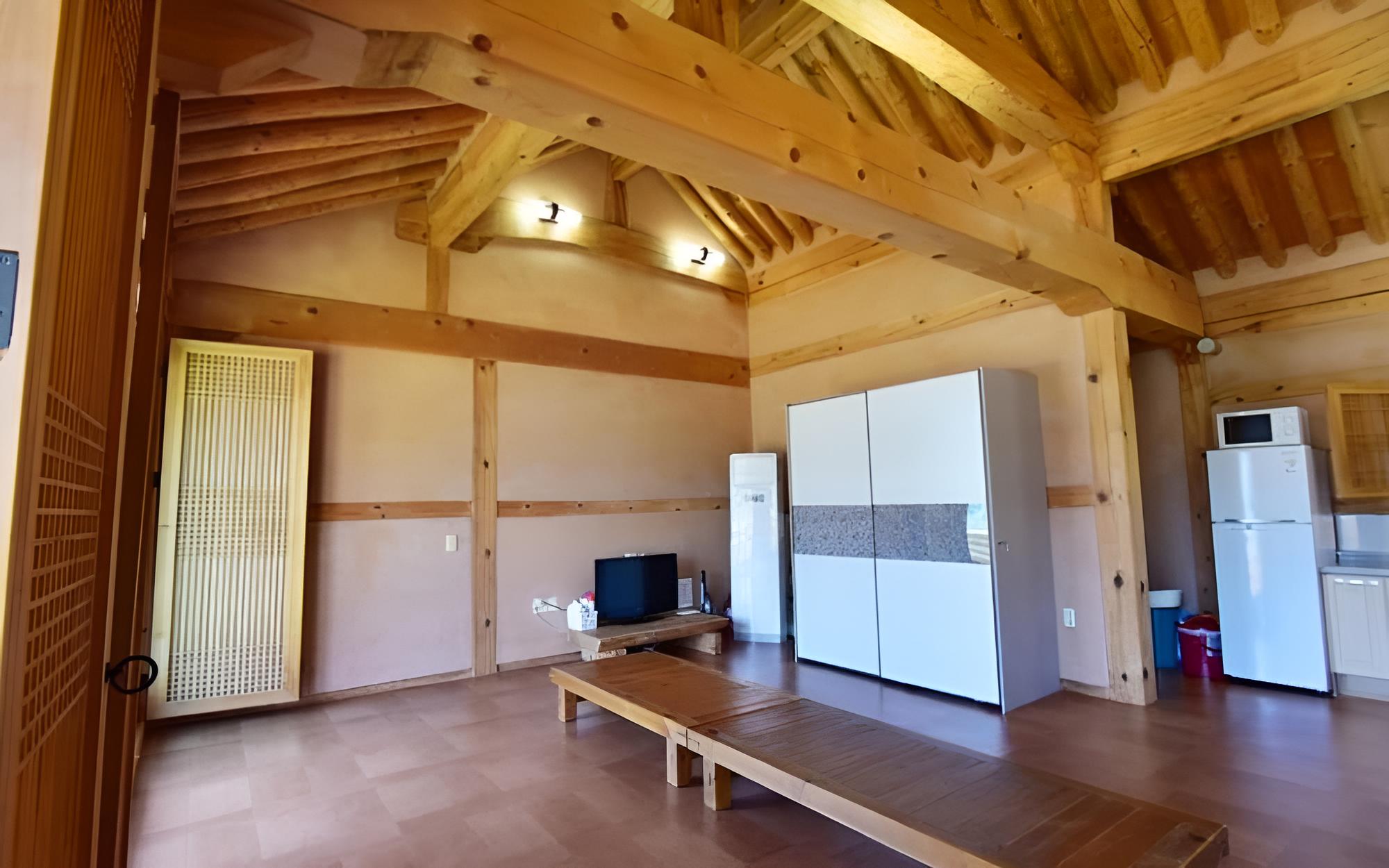 Miryang Eoleumgol Hanok Pension