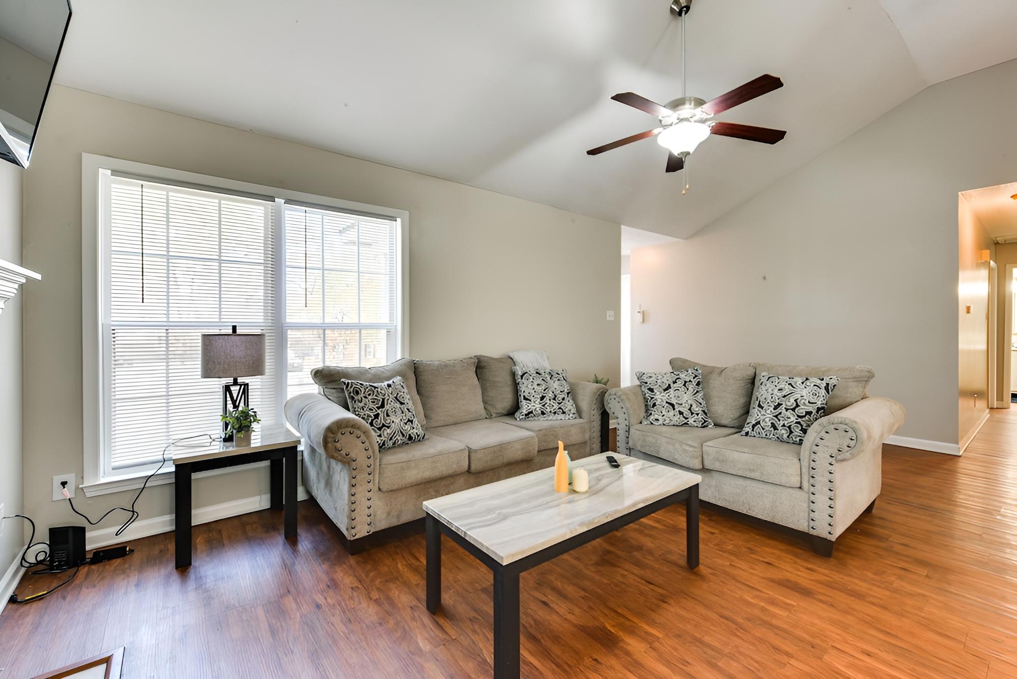 Baton Rouge Condo w/ Pool & Balcony, Near Golfing!