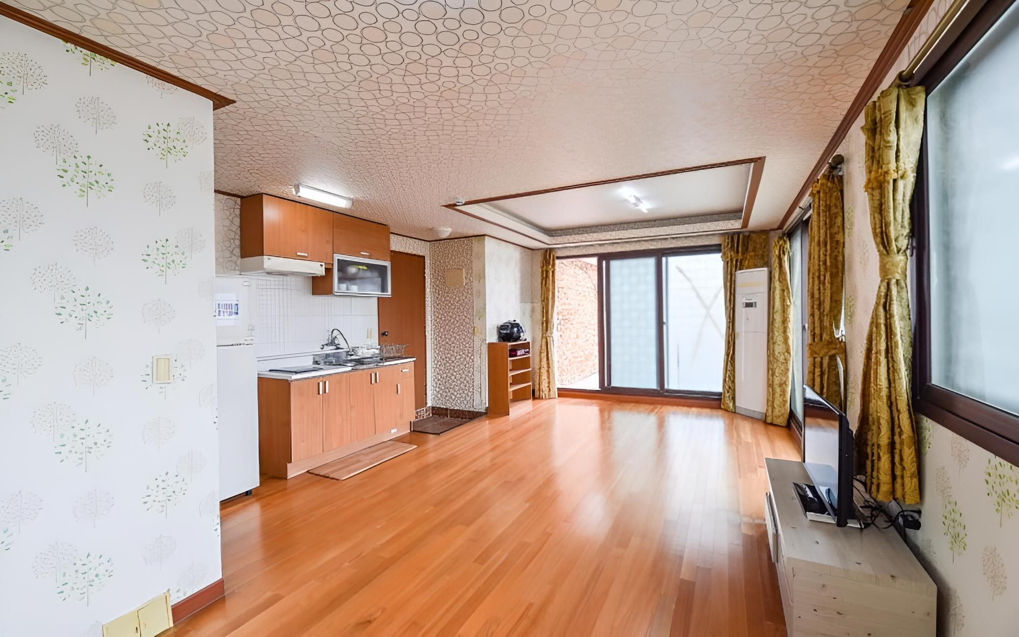 Taean Hakam Pension