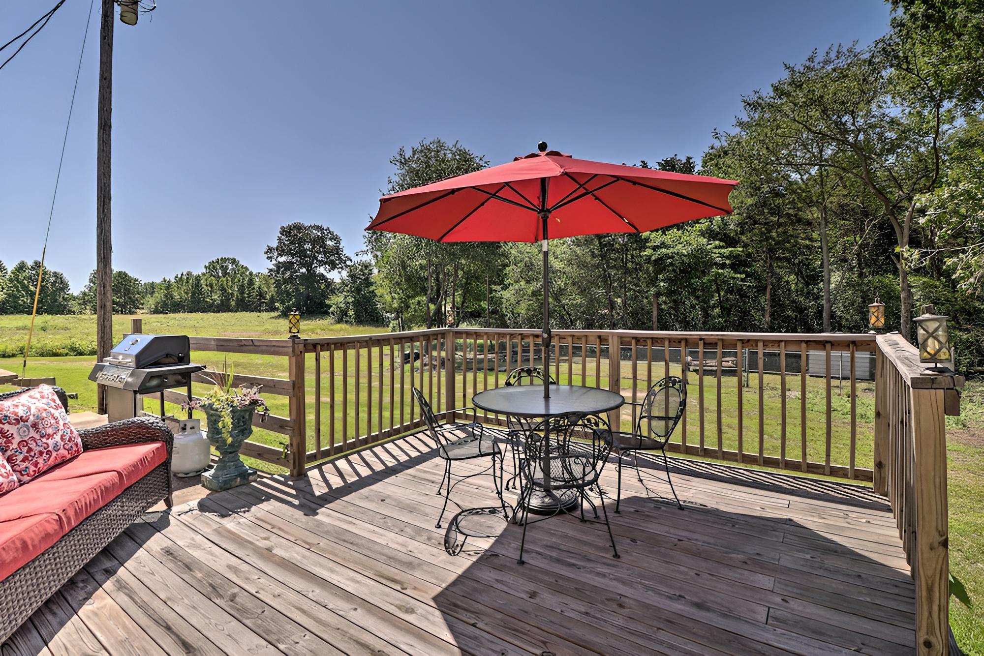 Greers Ferry Condo w/ Easy Access to Lake!