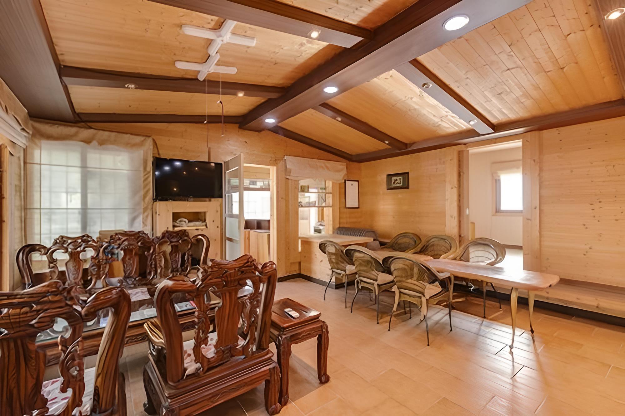 Wanju Moak Pension