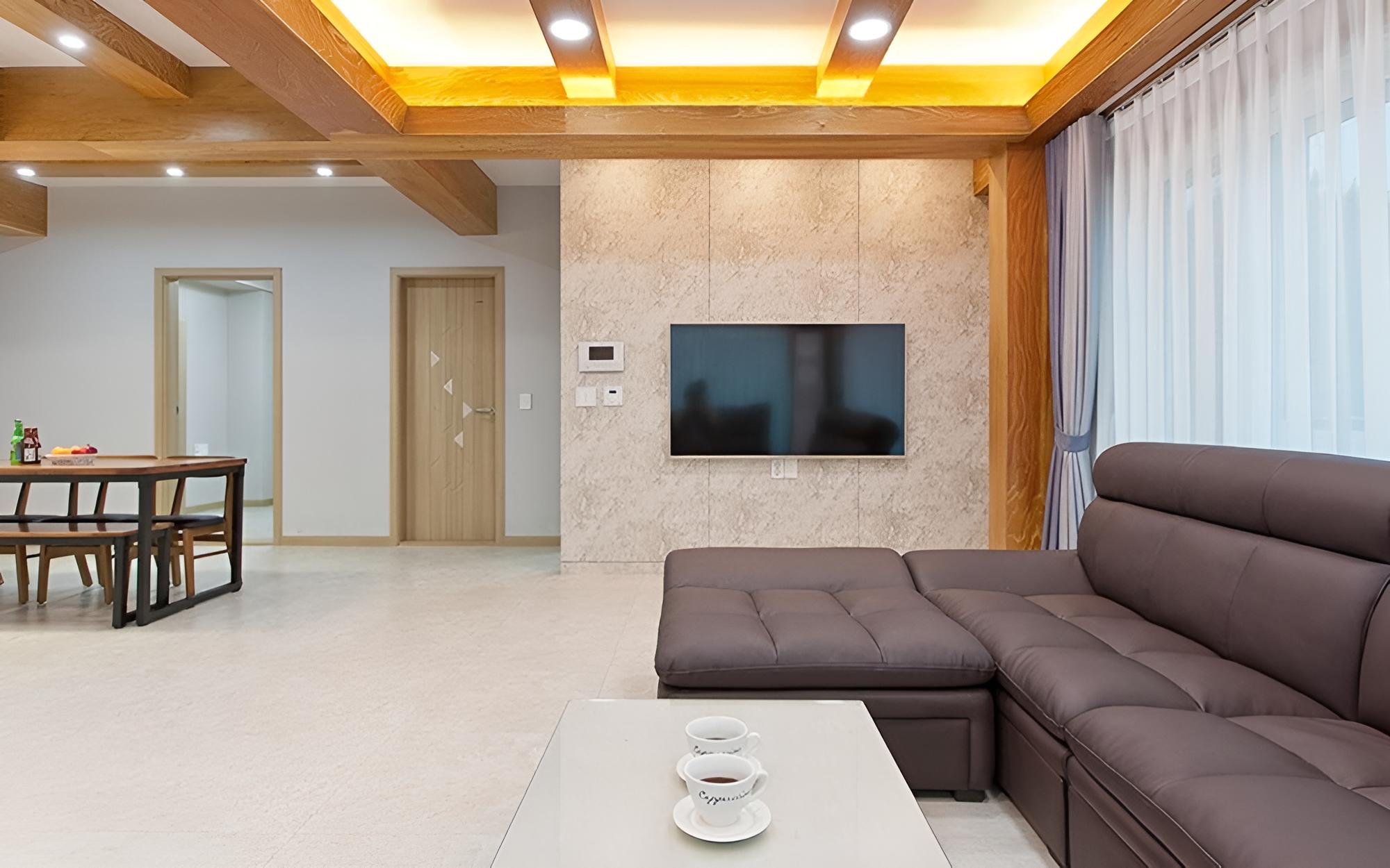Taean Largo Pension