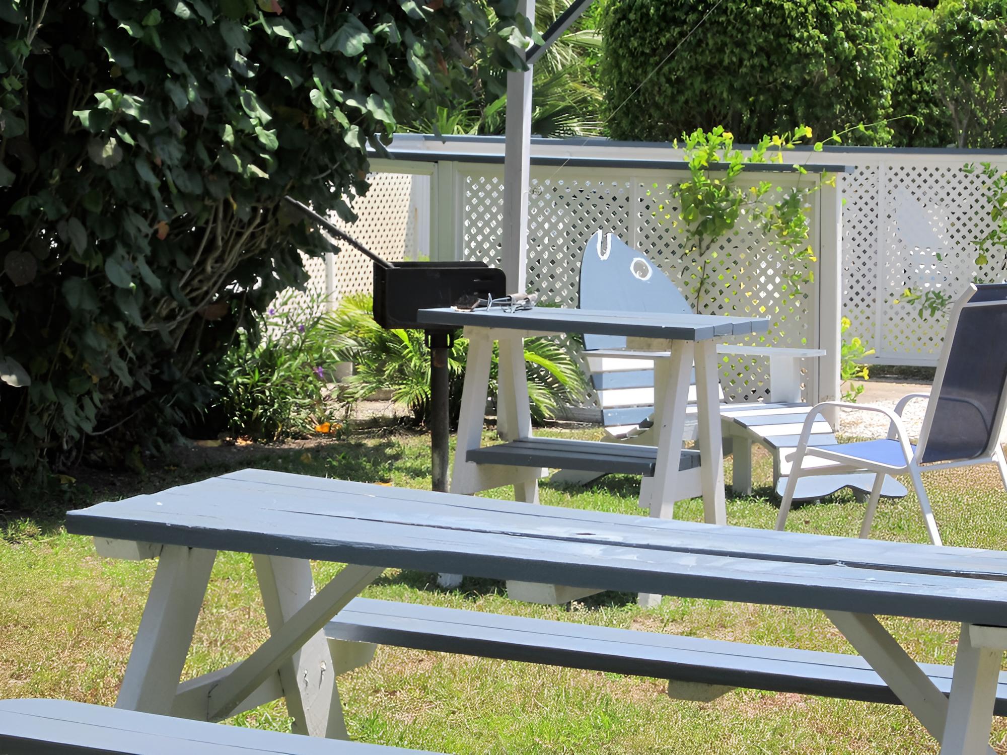 Tropical Winds Motel & Cottages