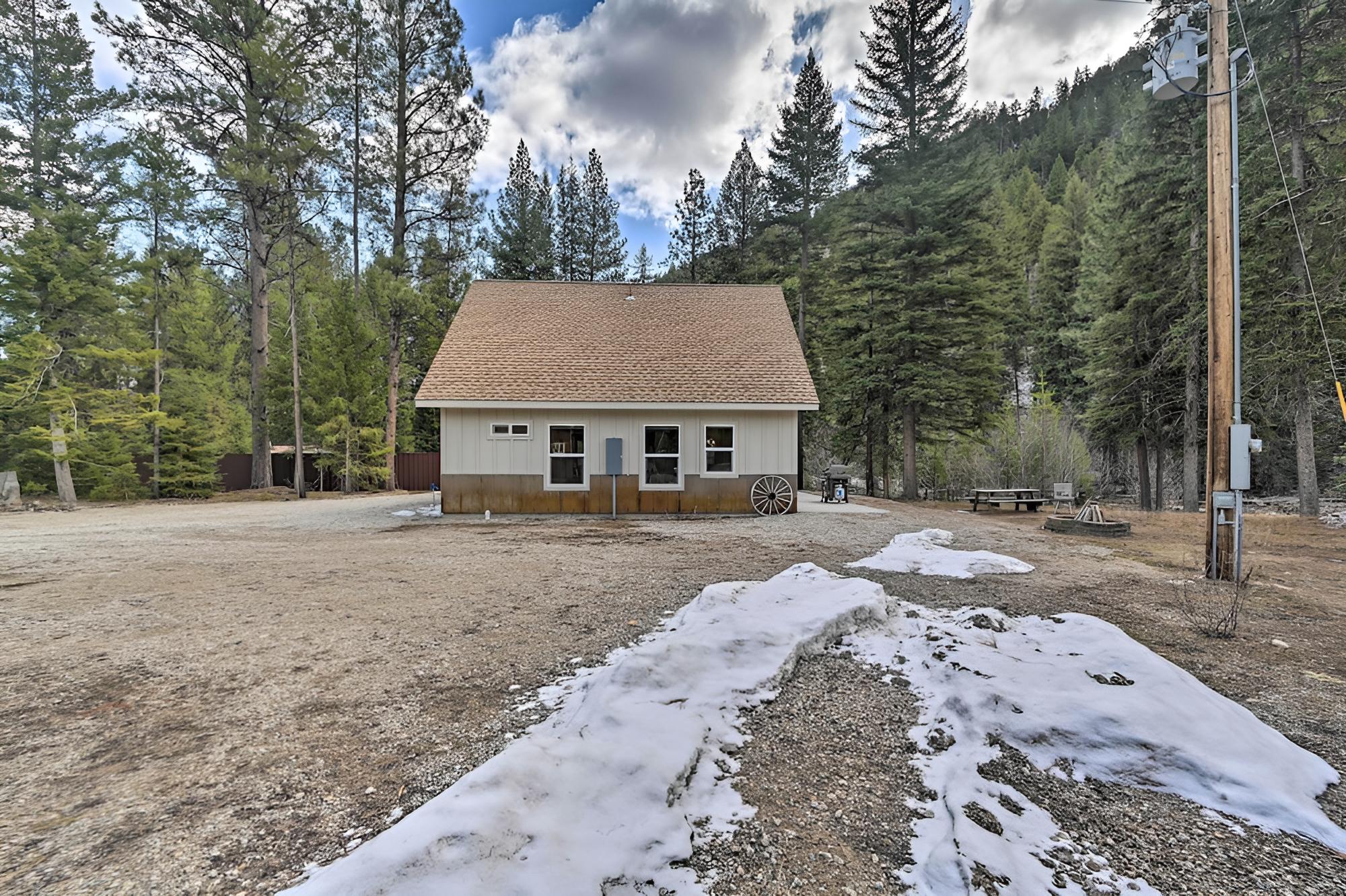 Darby Cabin in National Forest: Walk to River!