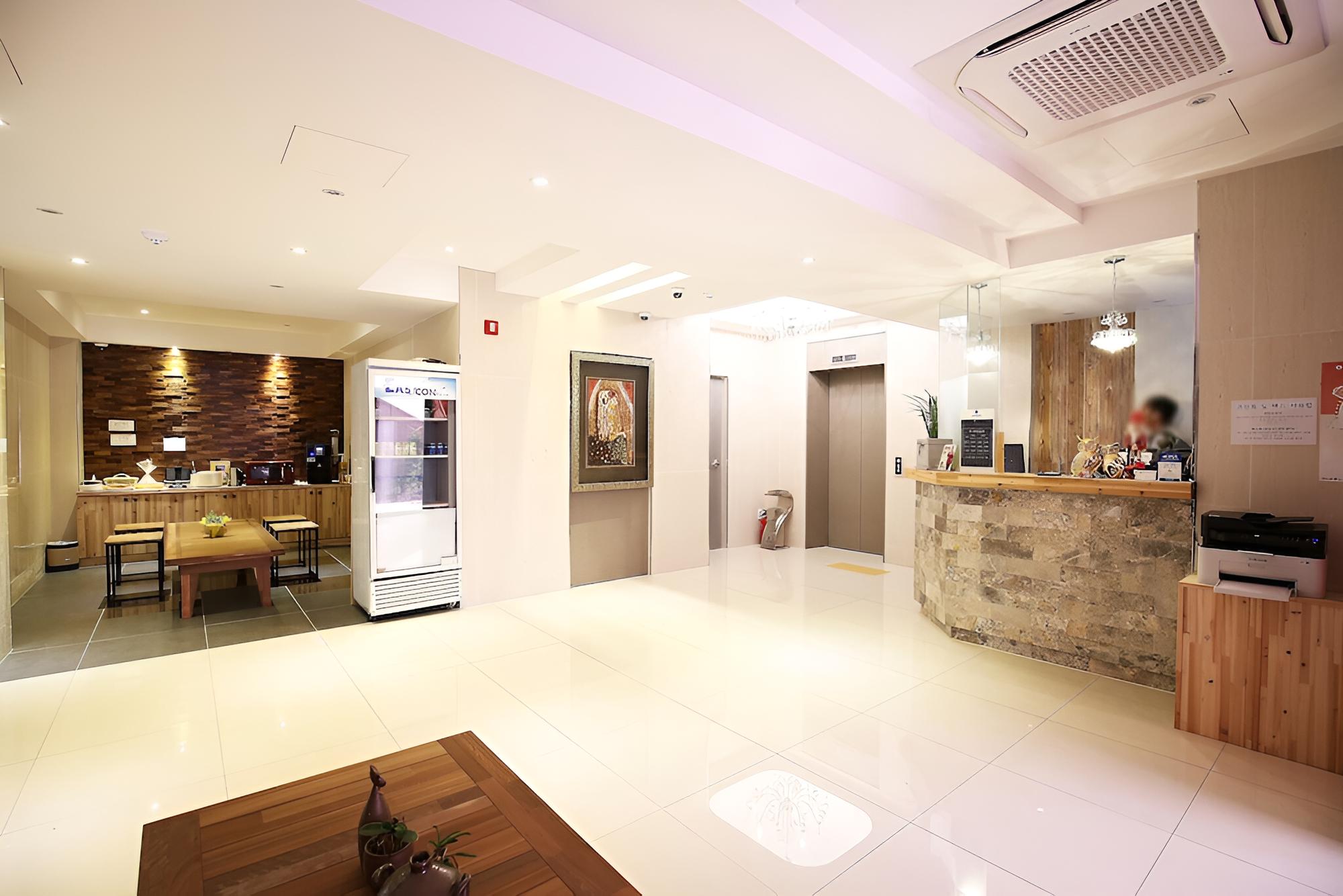 Seocheon Hotel Kamon