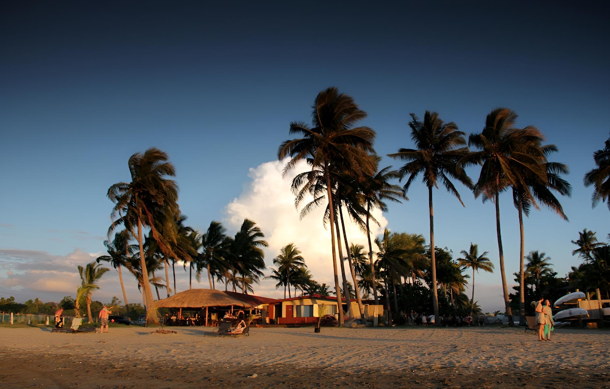 Travellers Beach Resort - Hostel