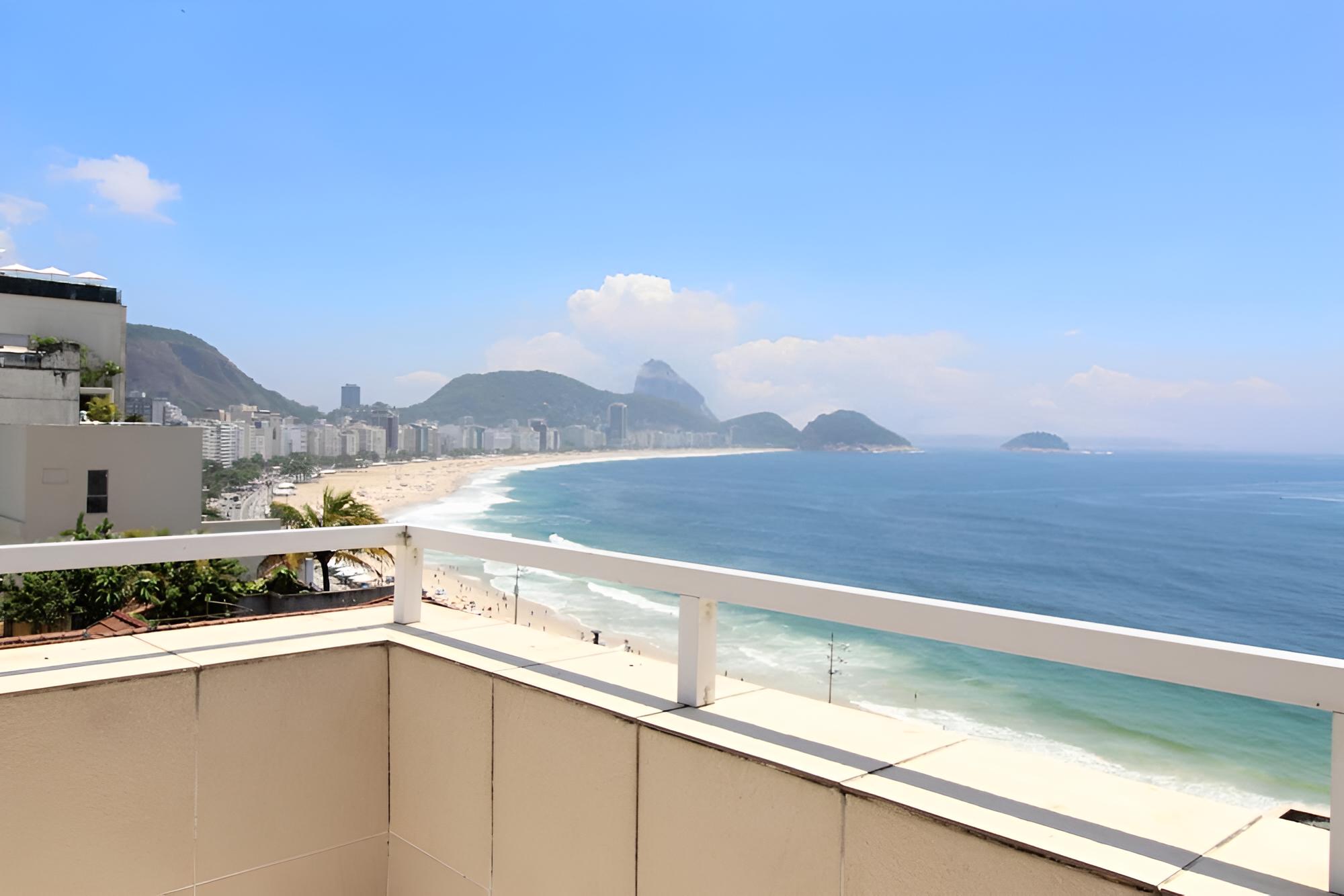 Pineapples F27 Copacabana Penthouse and Pool