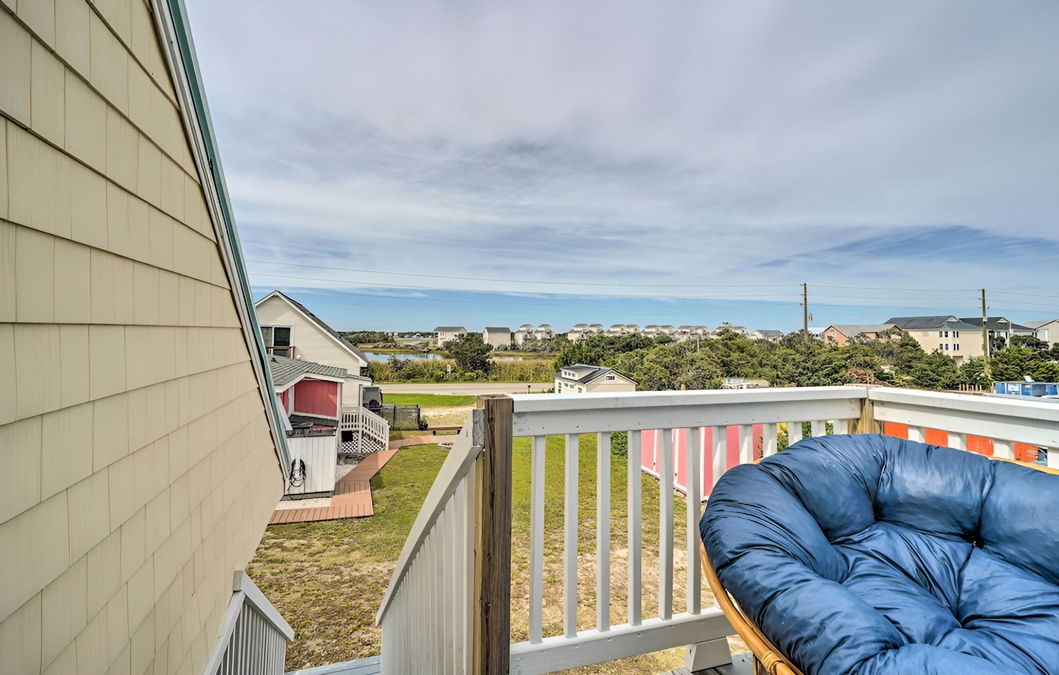 Serene Surf City Hideaway - Walk to Beaches!