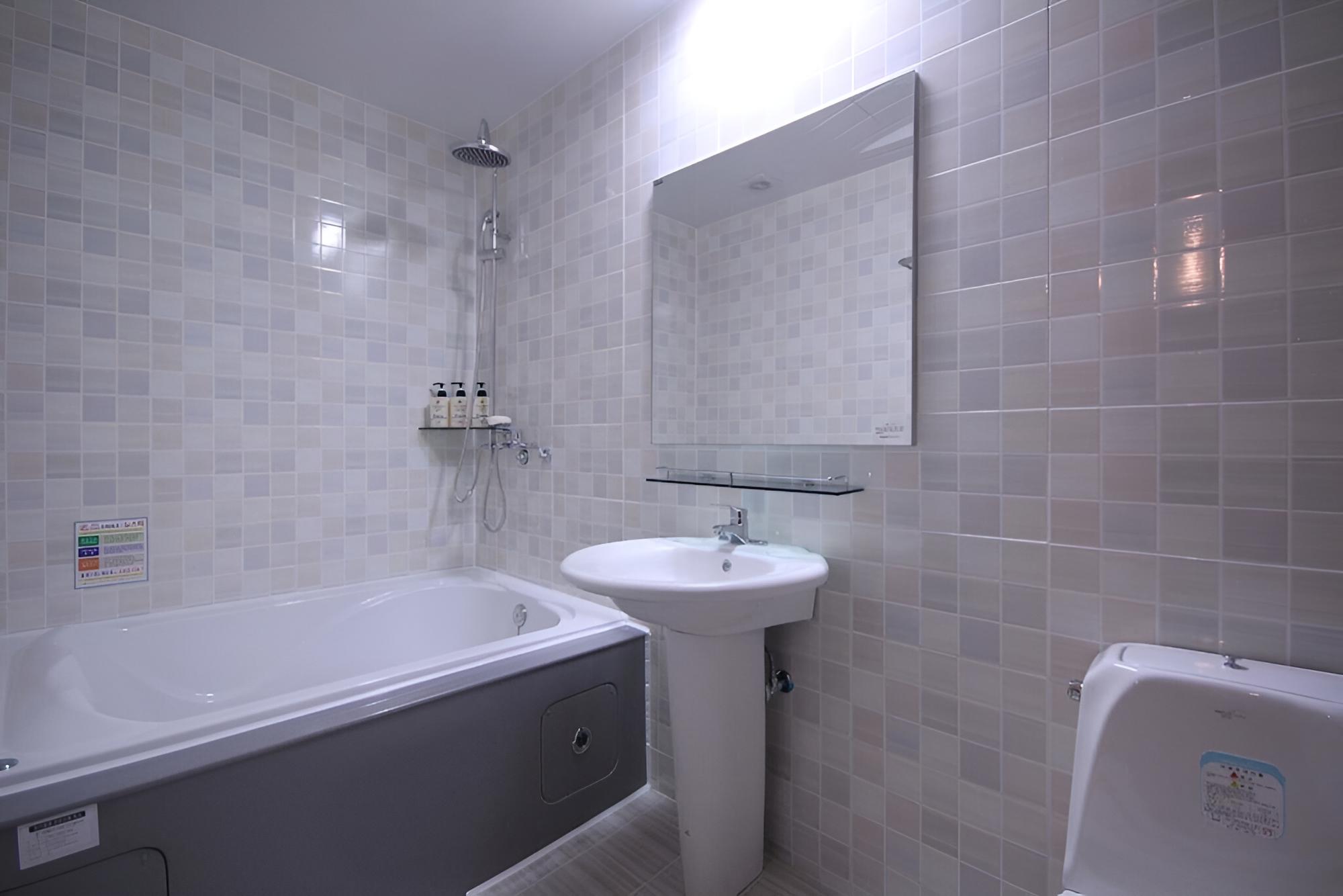 Gimhae Jangyu Check Hotel