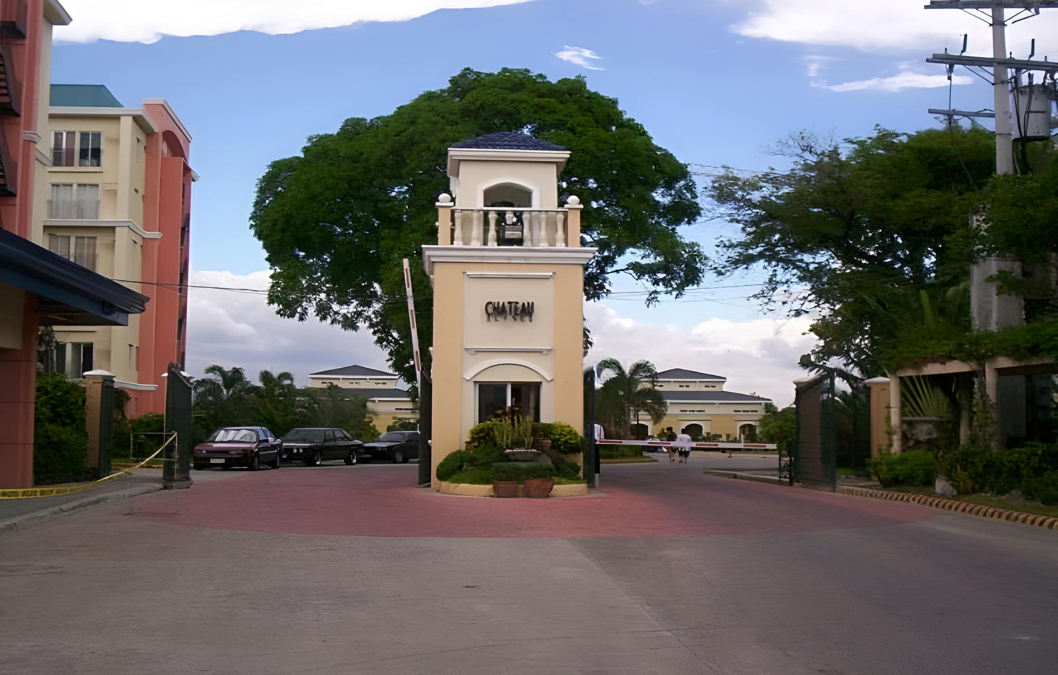 Chateau Elysee Near Airport SM