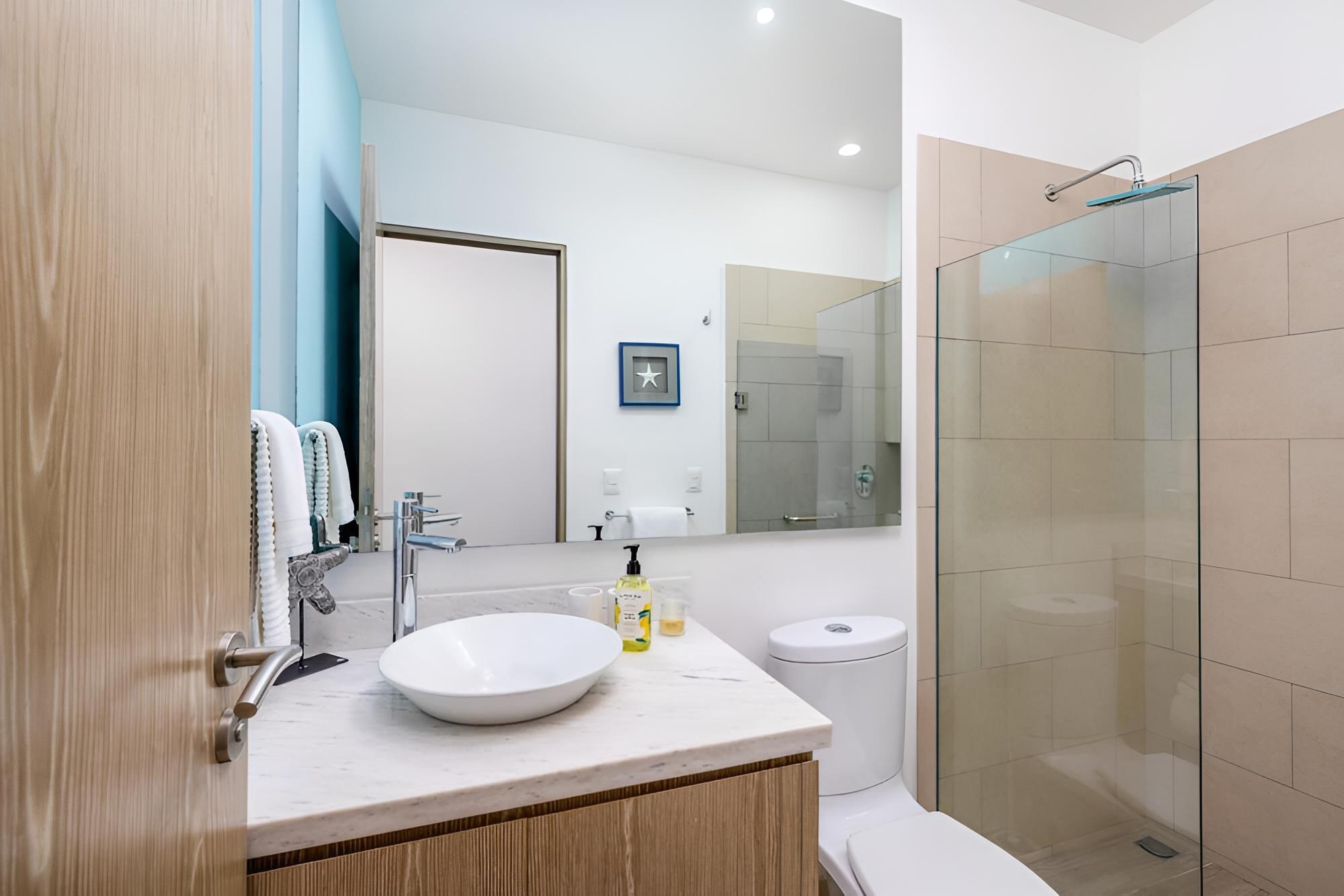 Best Location Middle of Romantic Zone 1 BD 2 BA - Amazing Zenith Building