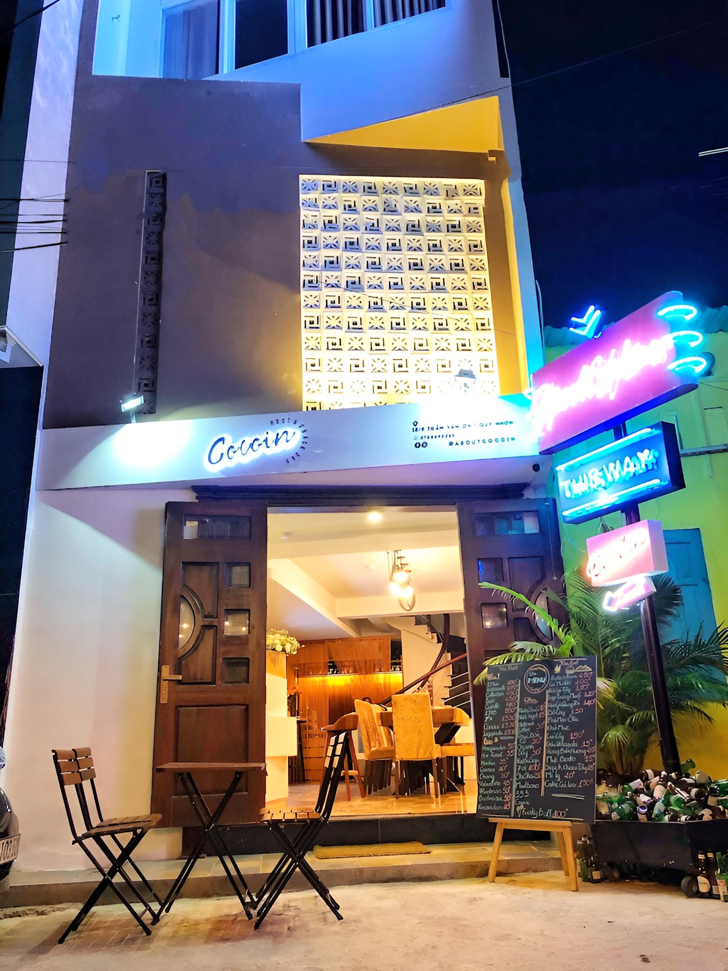 Cocoin Host & Snack Bar
