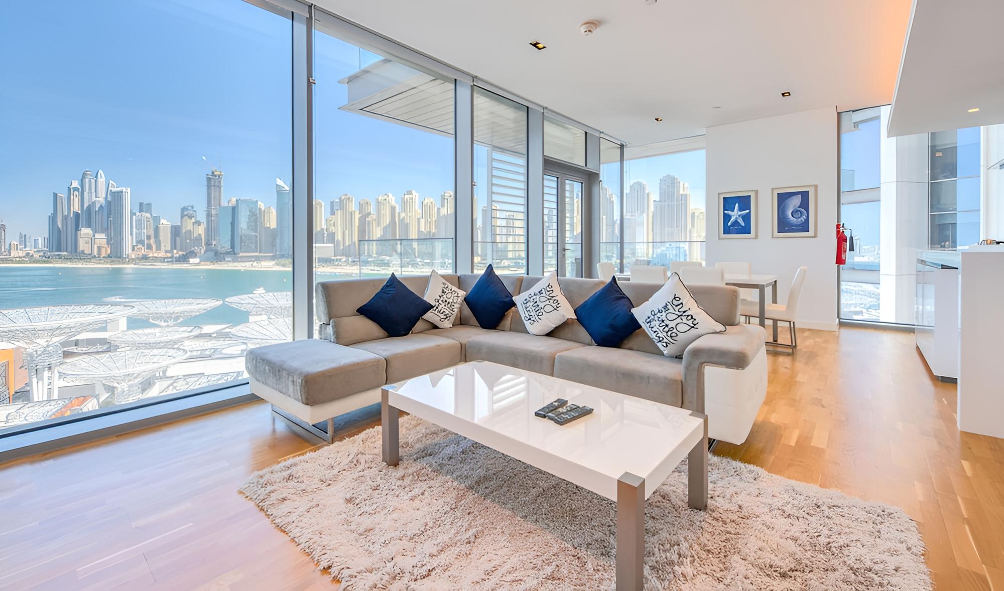 Beautiful Large 3 B/R Apt in BlueWaters Island