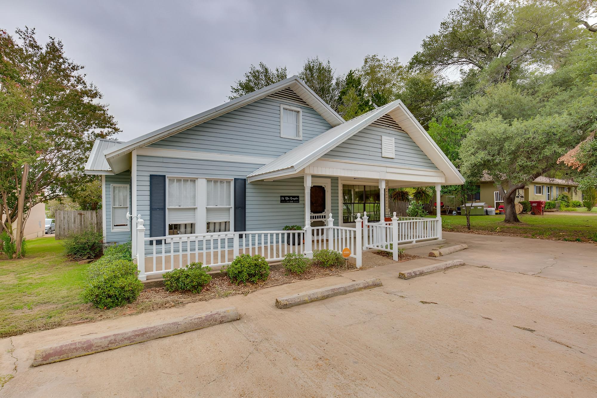 Canton Home w/ Porch < 1 Mile to First Monday!