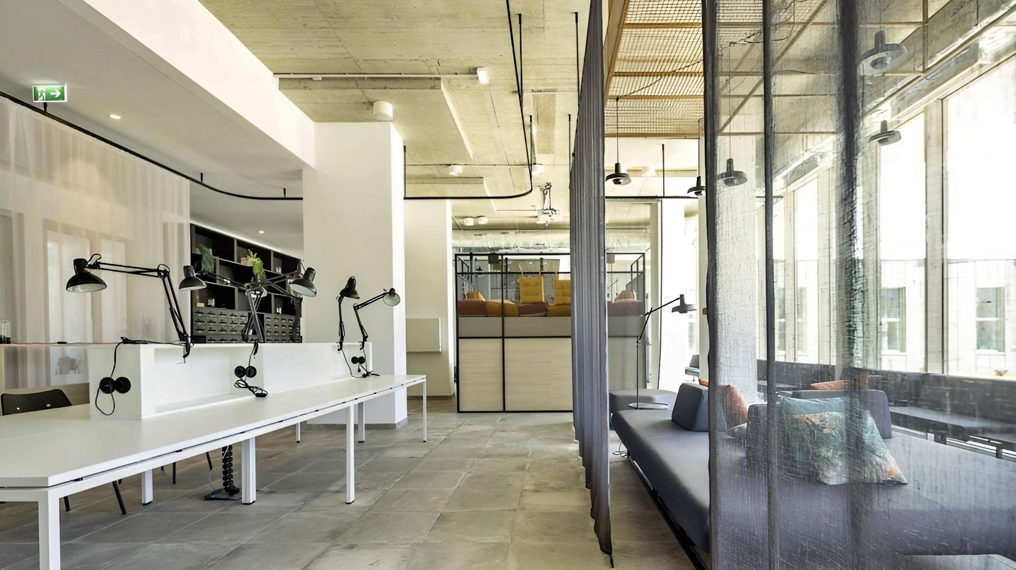 Private Studios in CARCAVELOS SK