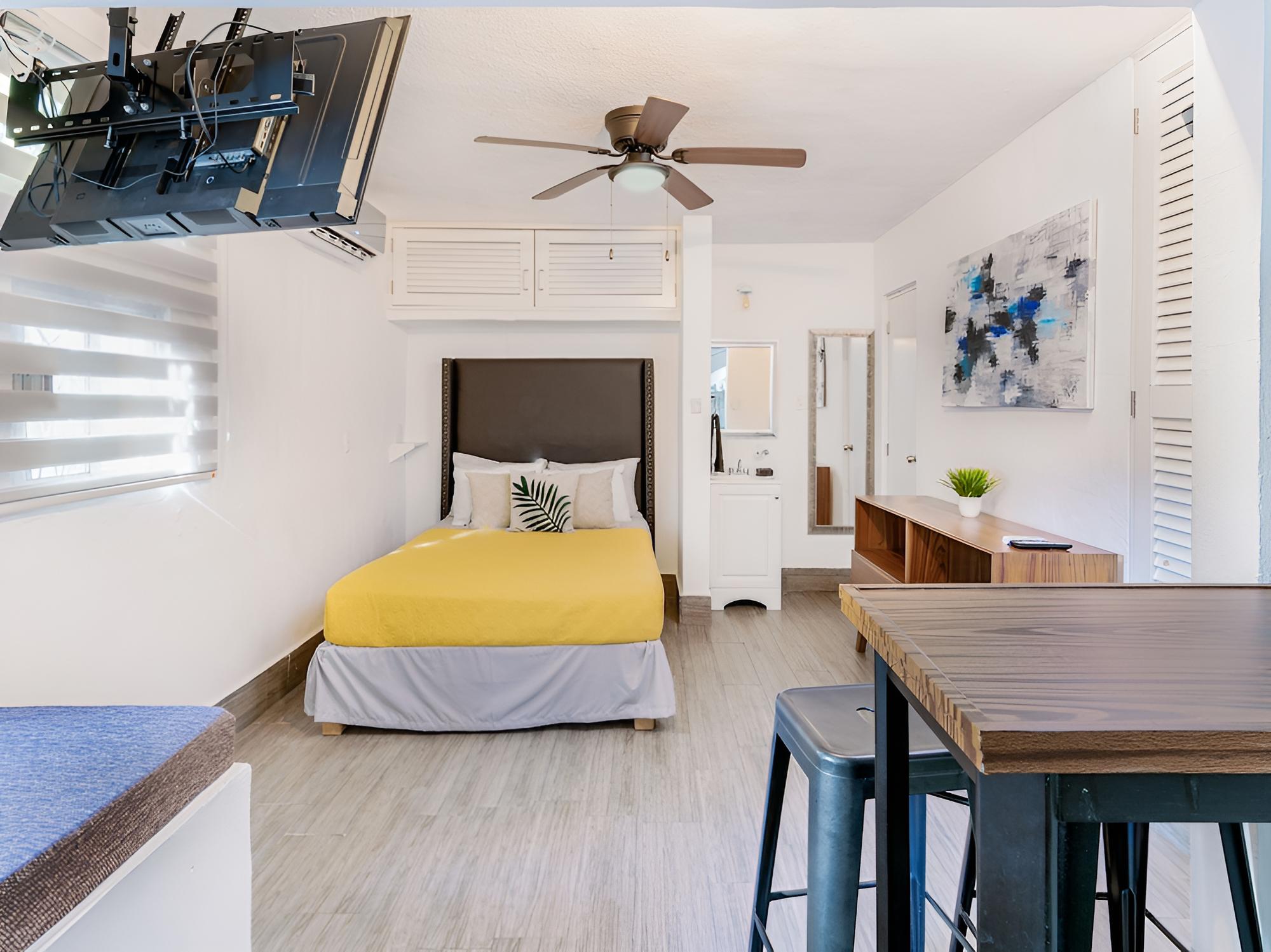 Marvelous Studios in PDC 5 min Beach