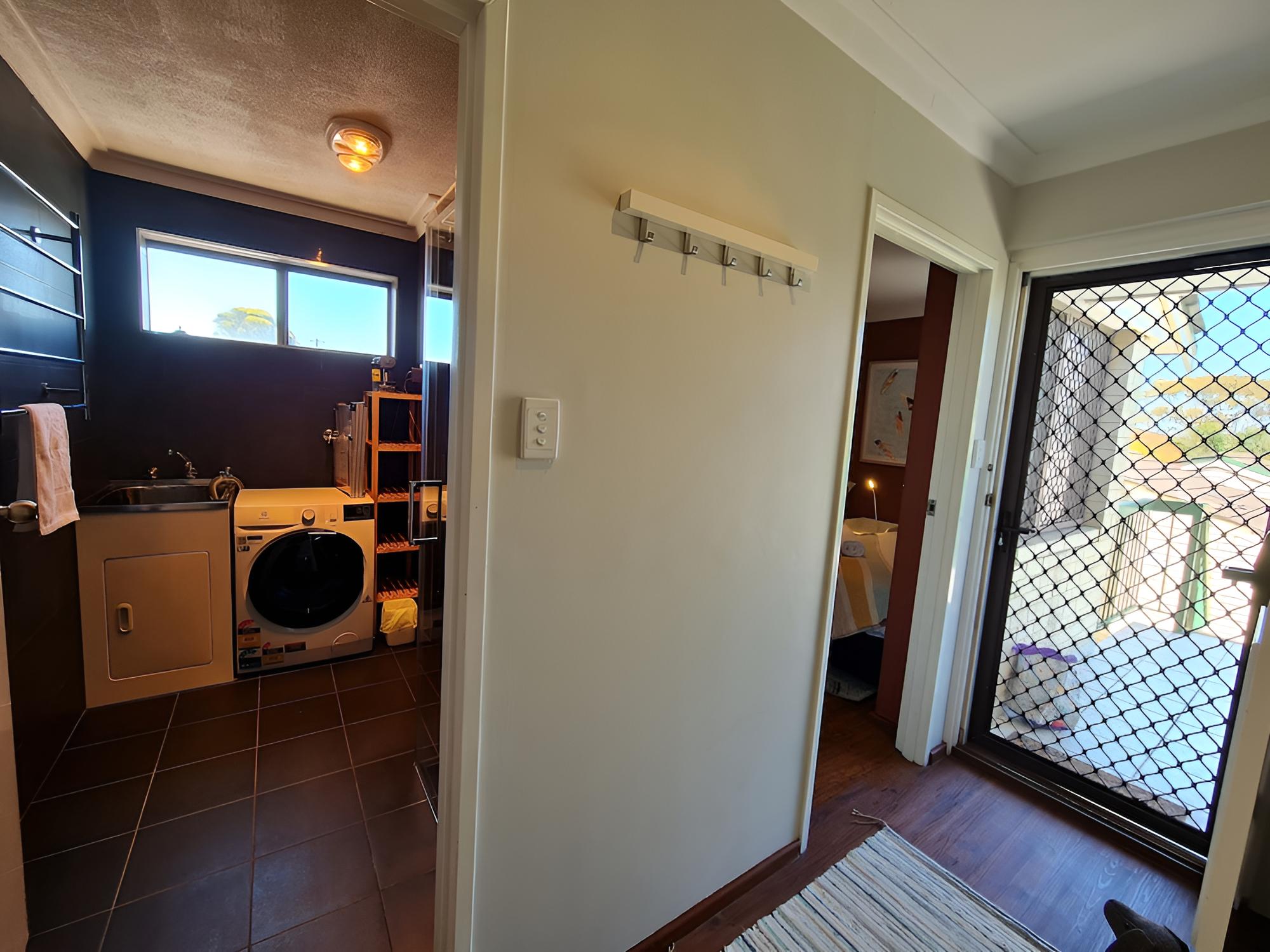 SUMMER BREEZE - Holiday and Business Accommodation