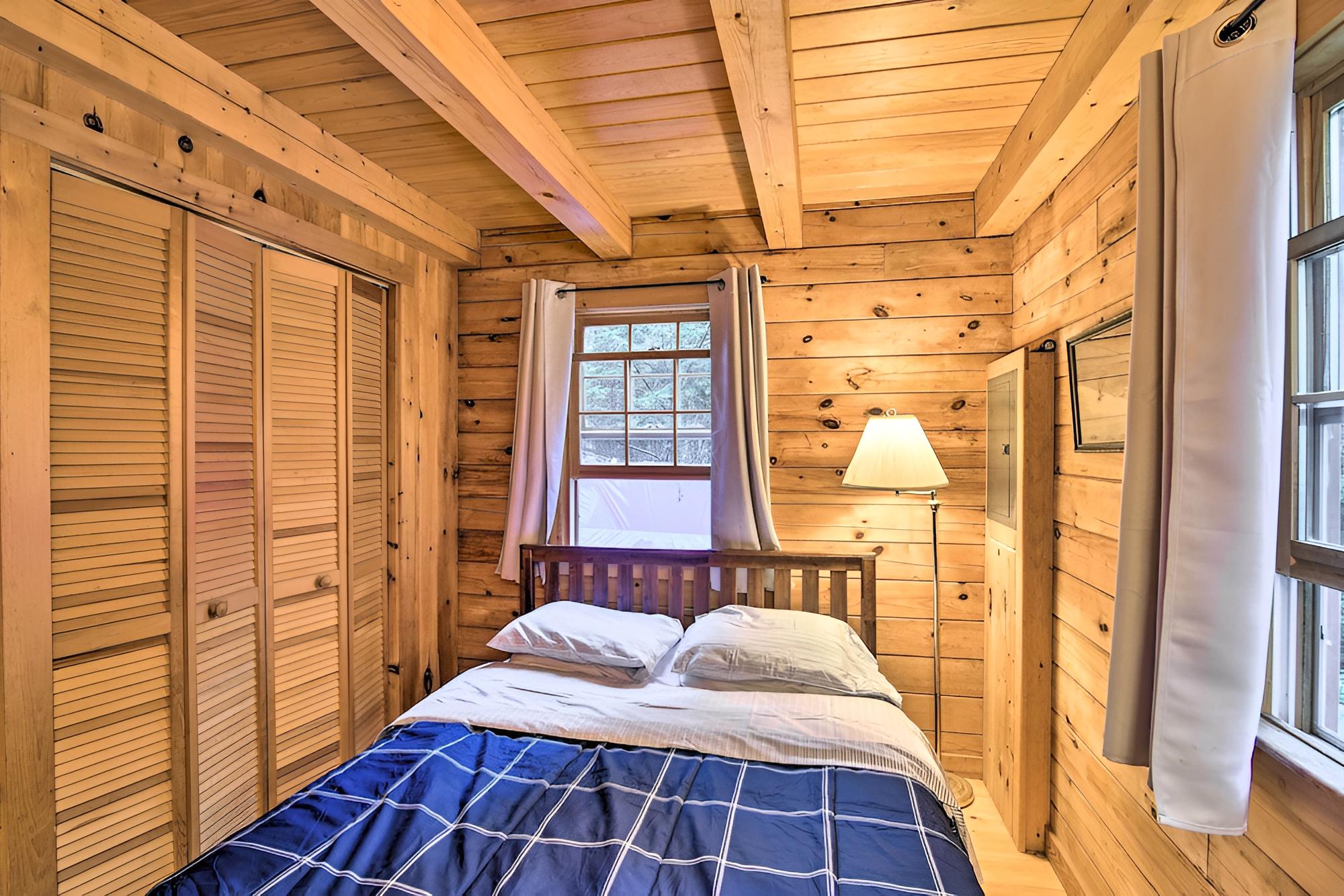 Lakeside Livin: Cozy Cabin Steps to Sebec Lake!