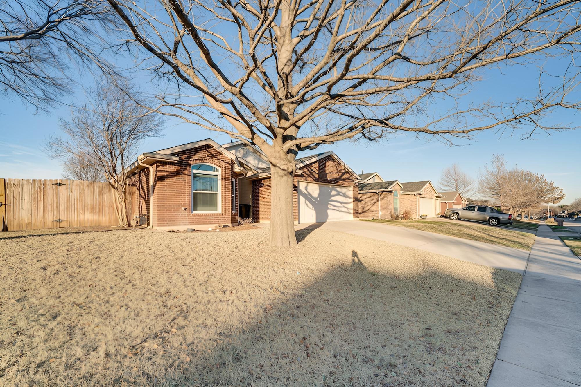 Saginaw Home w/ Fenced Yard: 11 Mi to Fort Worth!