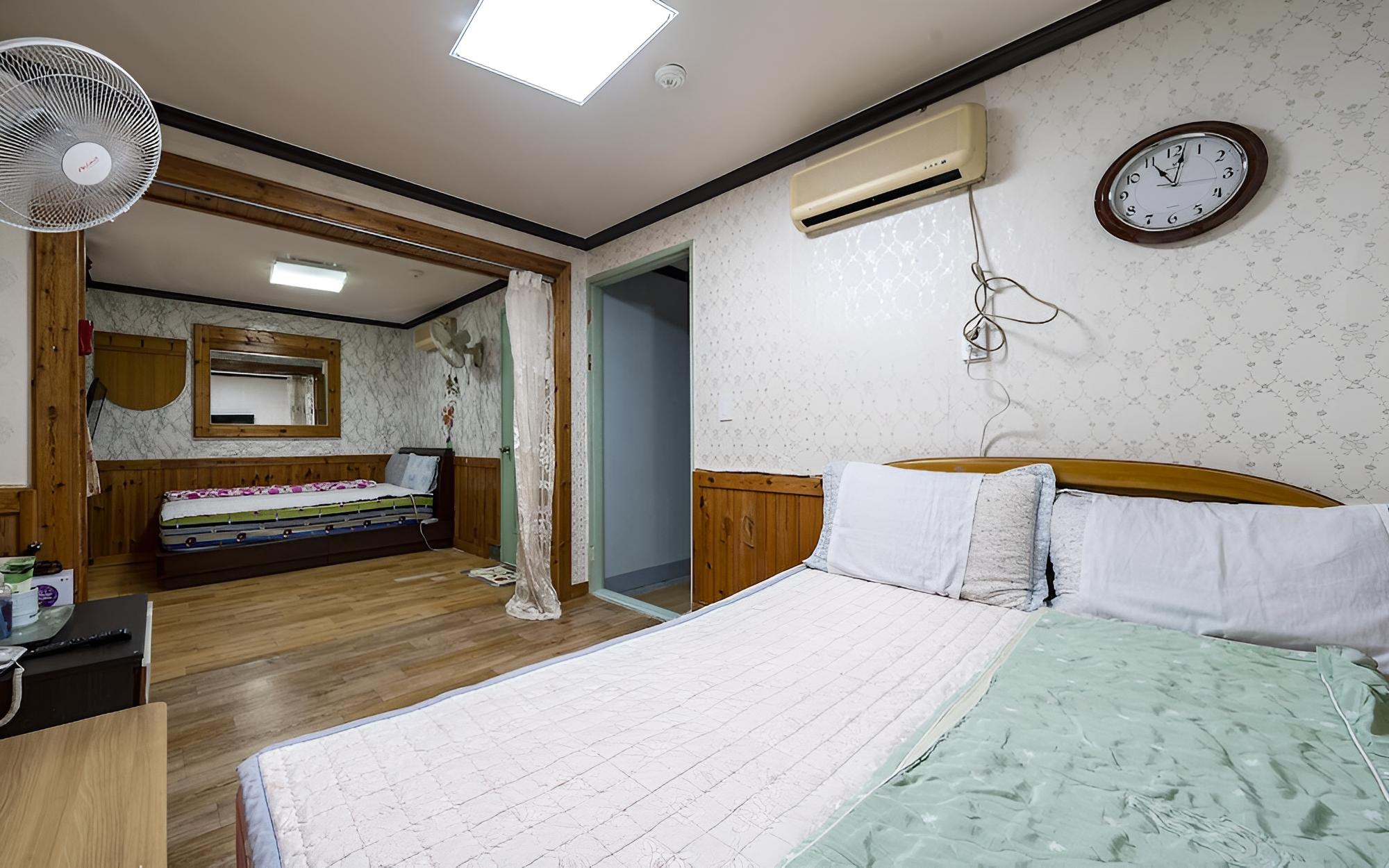 Boryeong Hayan Motel