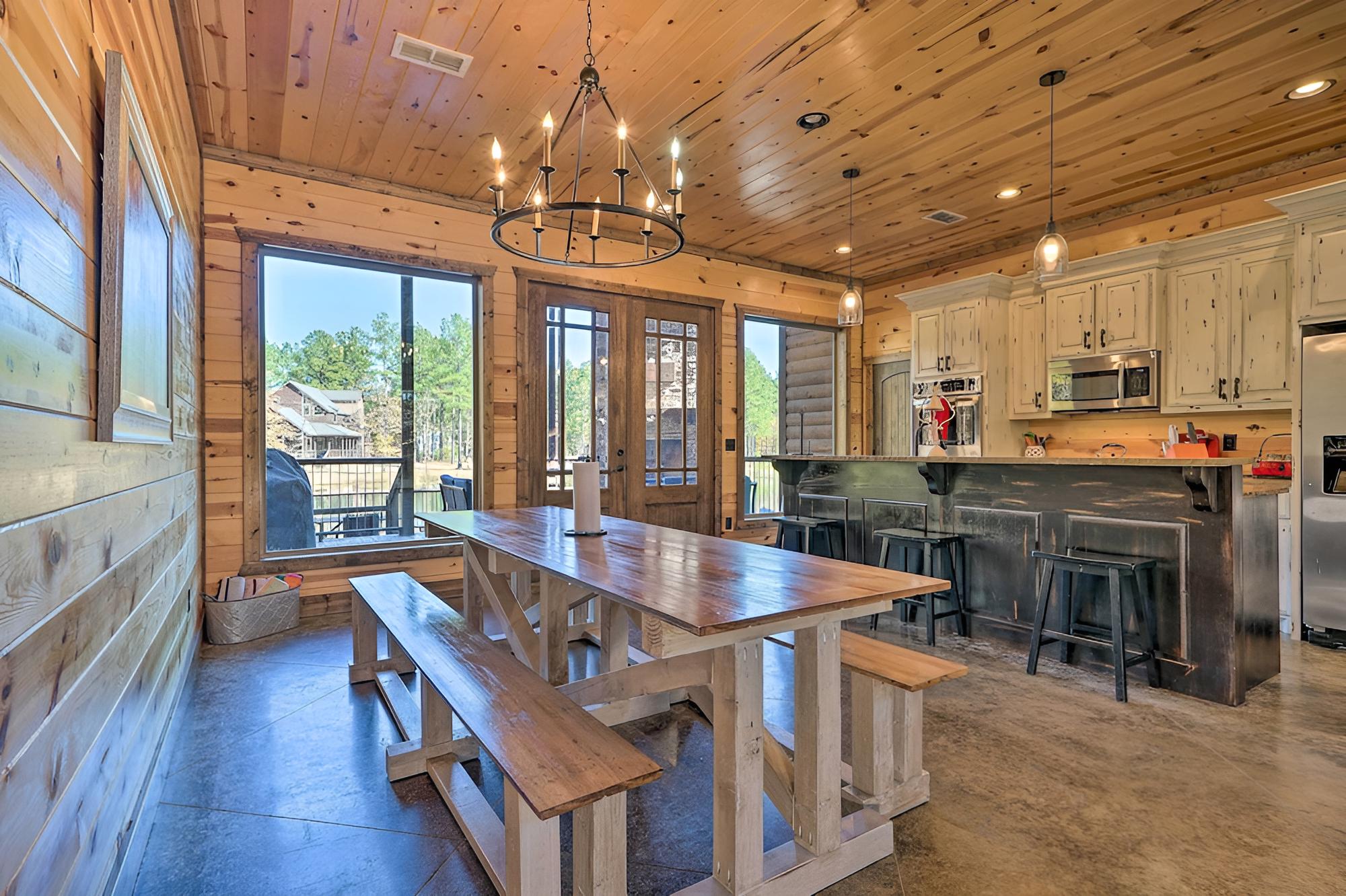 Broken Bow Cabin w/ Hot Tub & Game Room!
