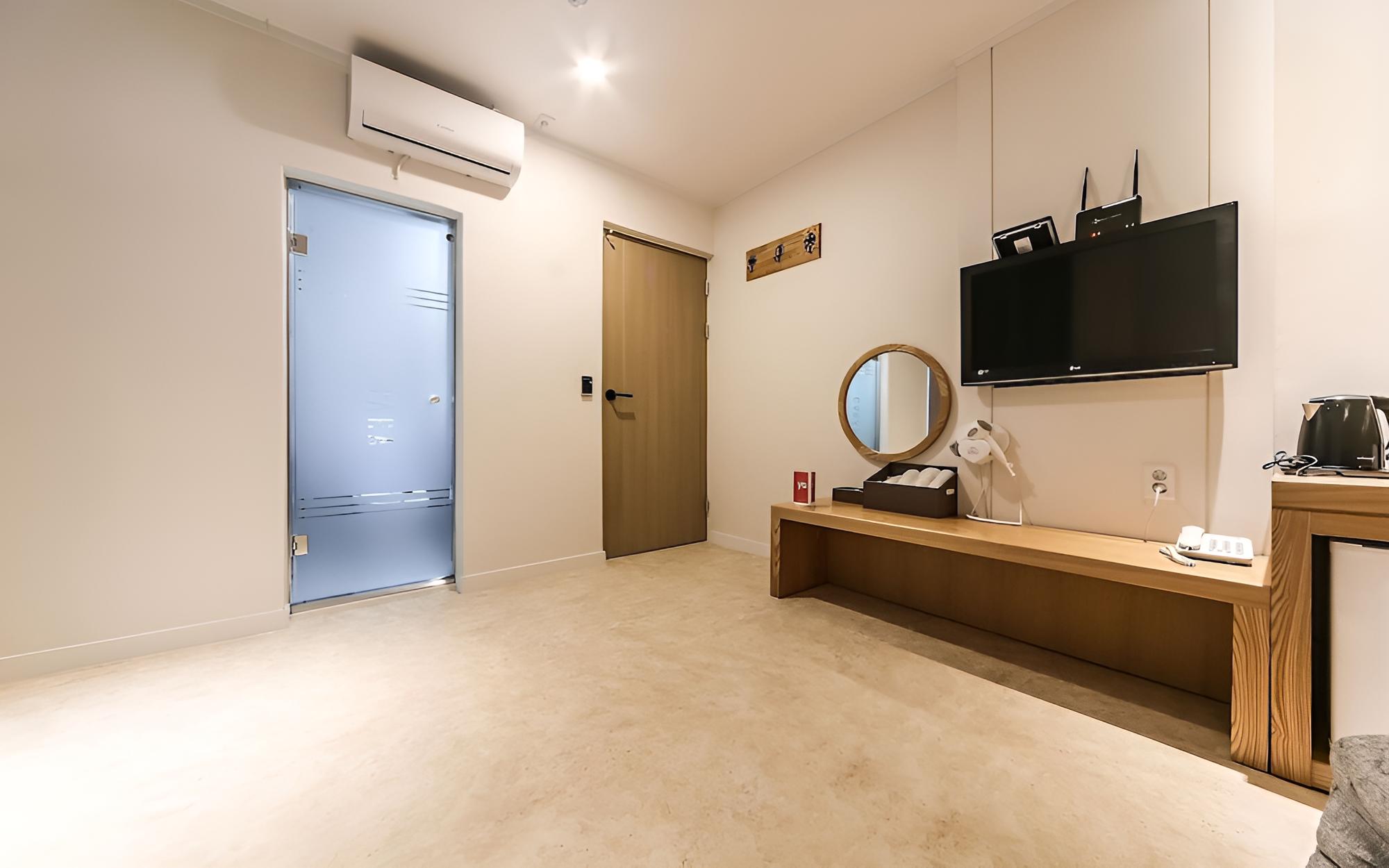 Geojedo Jangseungpo Hotel Carara