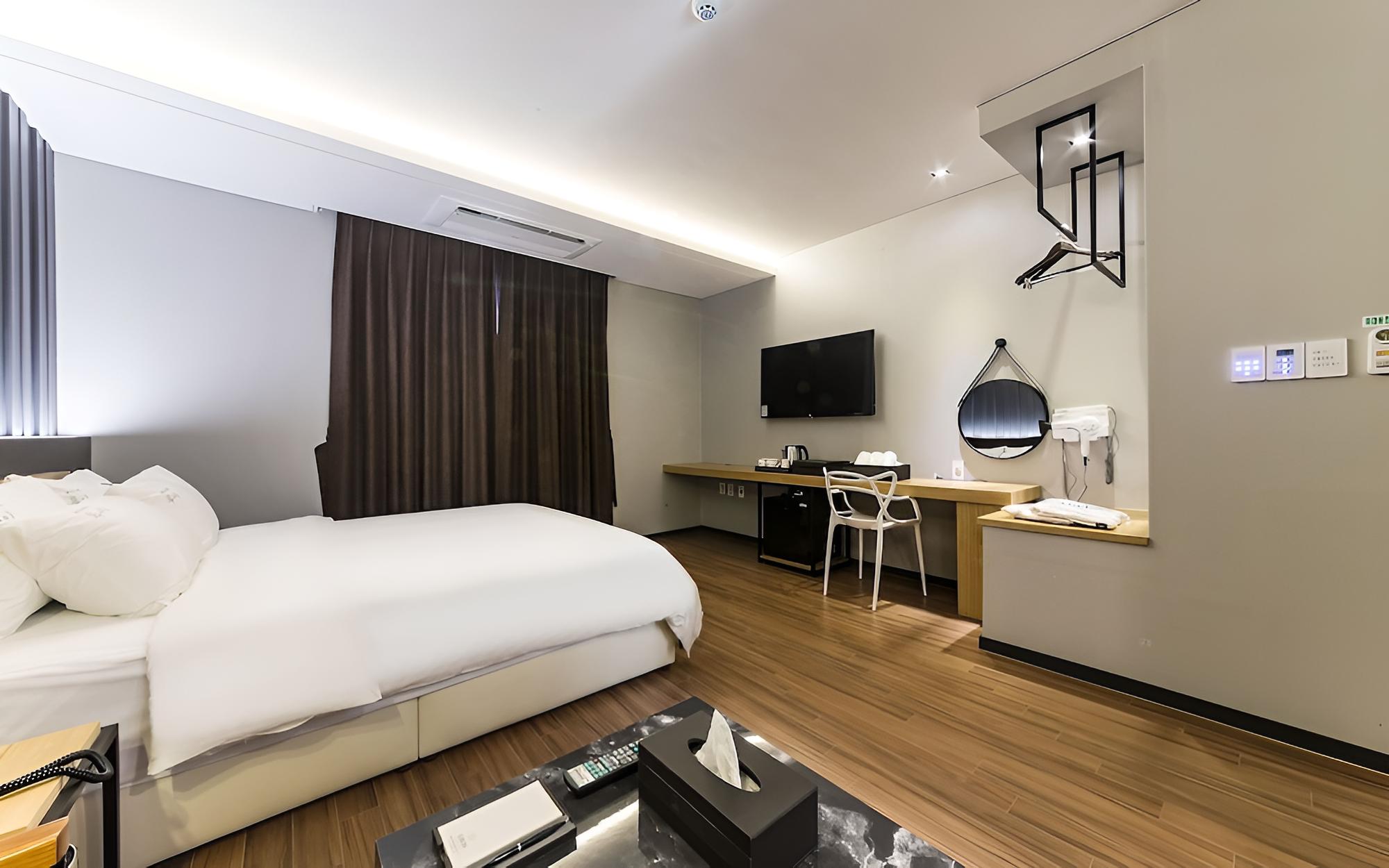 Gimpo Drive-in B-faced Hotel Louis