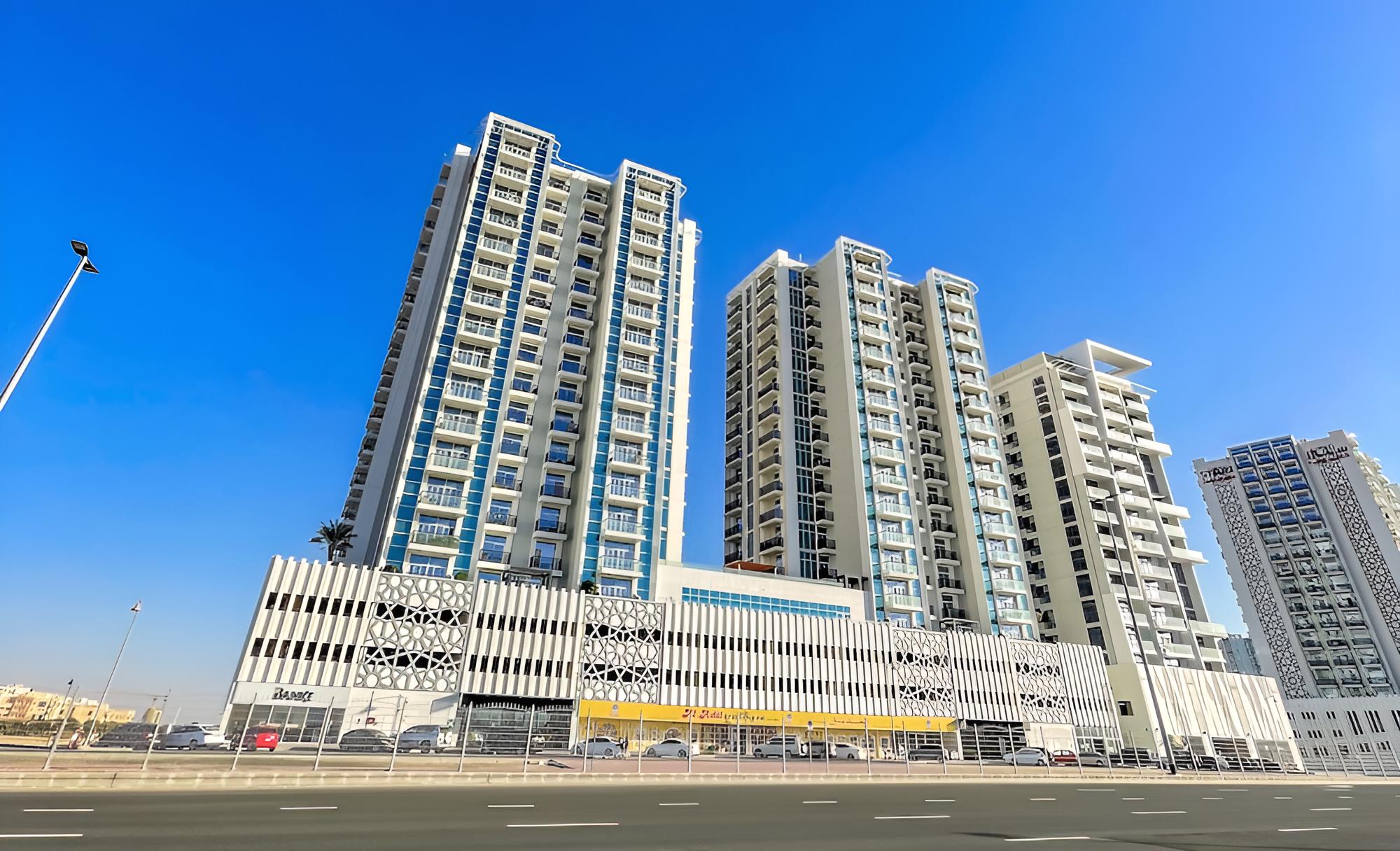 ST-Glamz-812 by bnbme homes