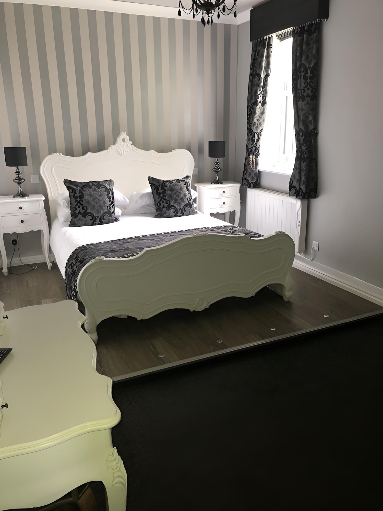 Skegness Vacations - The Vine Hotel - Property Image 3