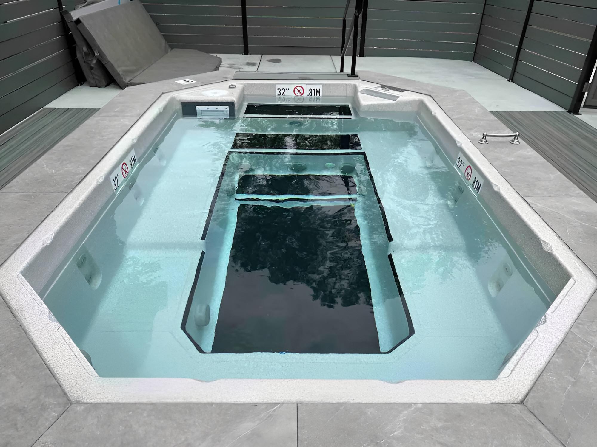 New Luxury Condo River View Sounds Patio Hot Tub, Bilde 24