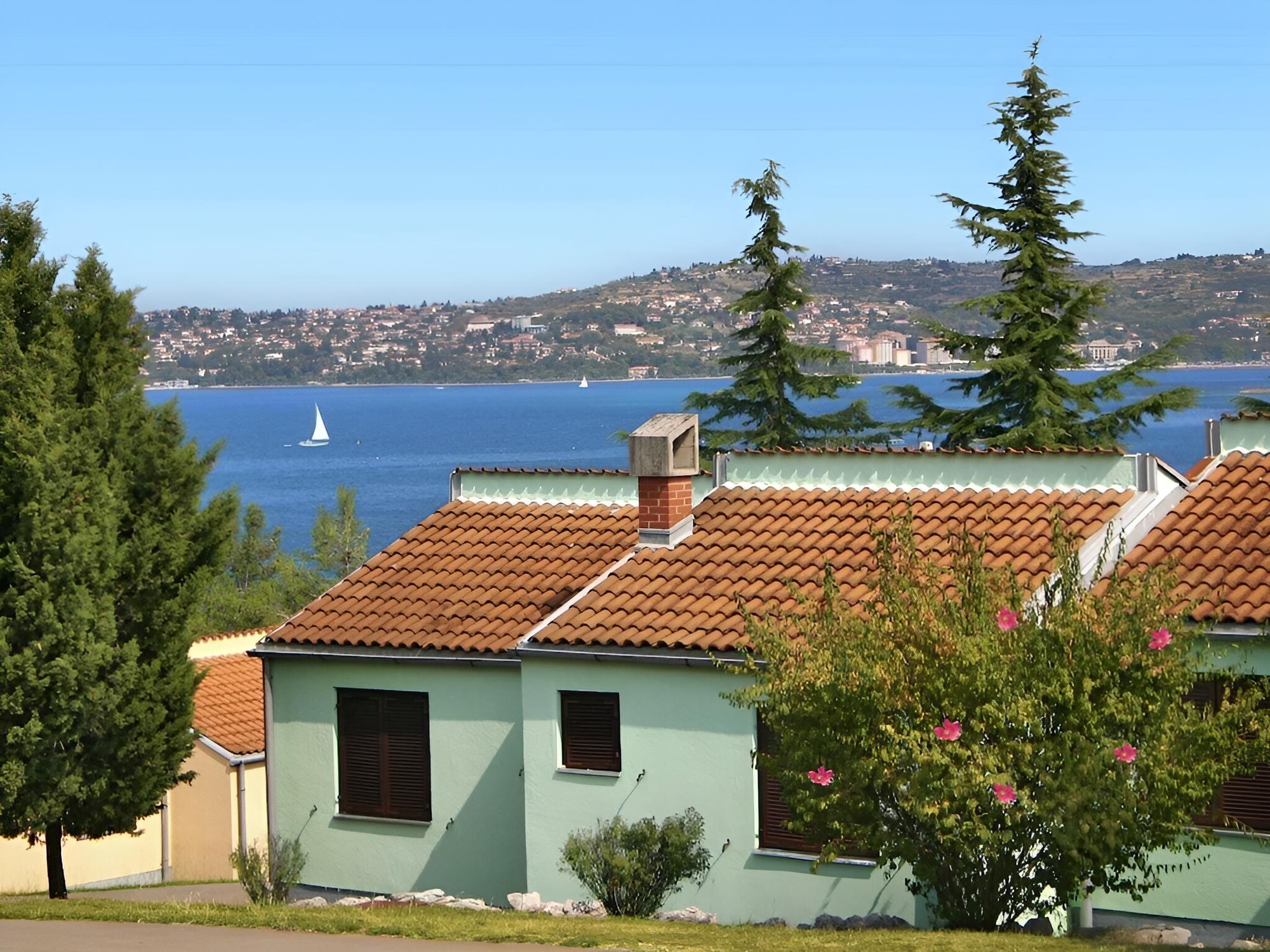 Functional Bungalow With a Balcony or Terrace, Near Umag